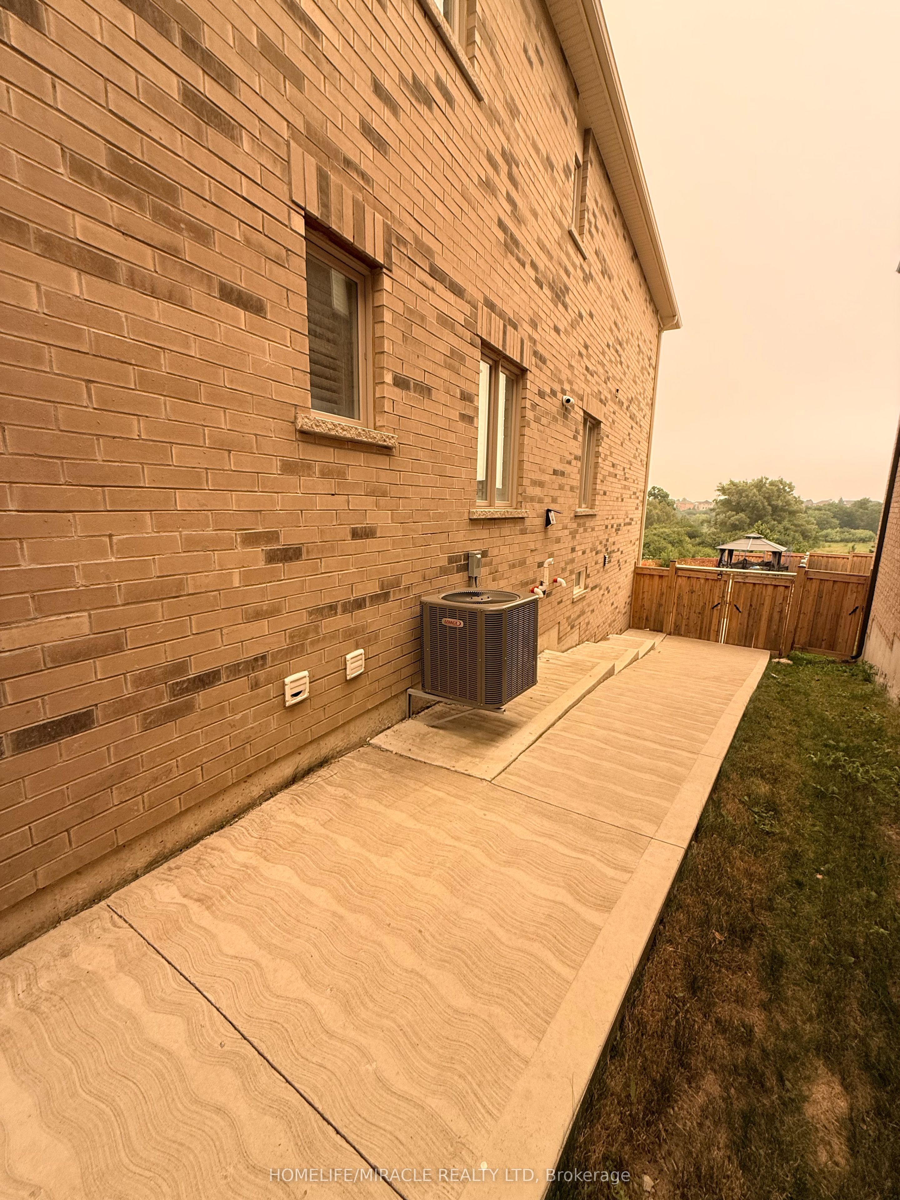 21 Valleyscape Trail, Caledon, ON L7C 4H3