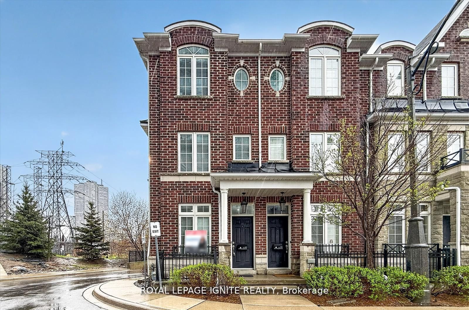 117A The Queensway Avenue TH 95 (BSMT), Toronto, ON M6S 5B7