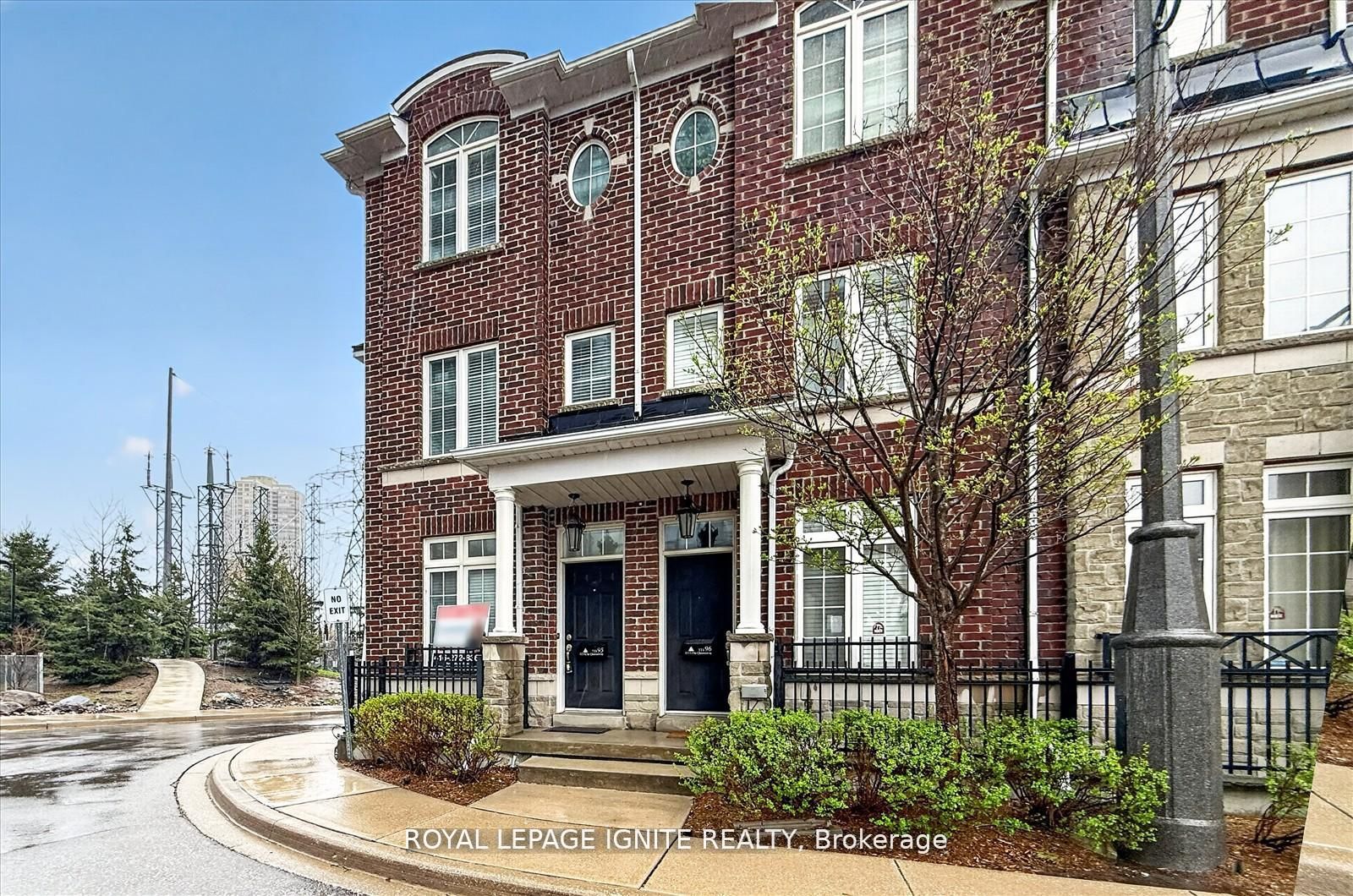 117A The Queensway Avenue TH 95 (BSMT), Toronto, ON M6S 5B7 photo 2
