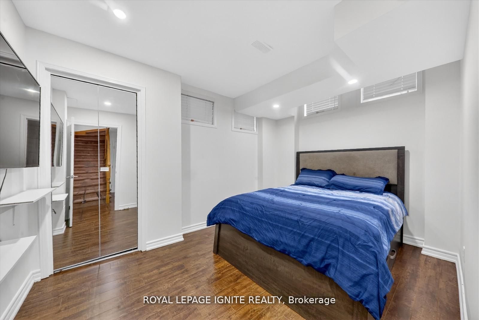 117A The Queensway Avenue TH 95 (BSMT), Toronto, ON M6S 5B7 photo 4