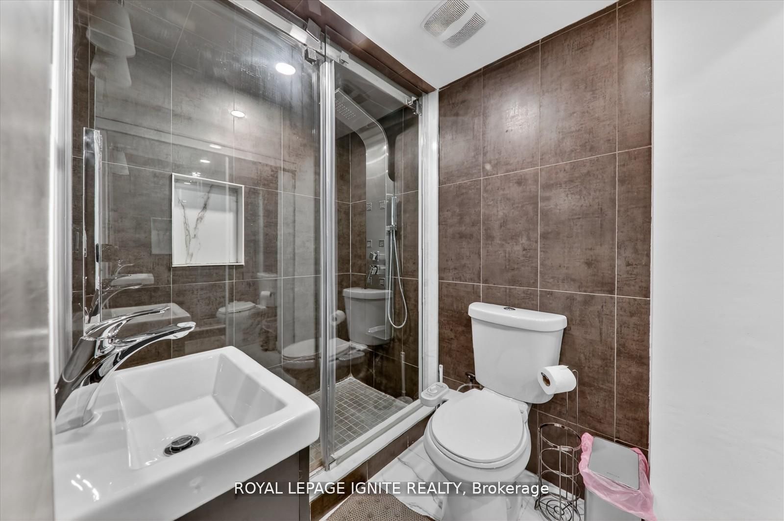 117A The Queensway Avenue TH 95 (BSMT), Toronto, ON M6S 5B7 photo 5