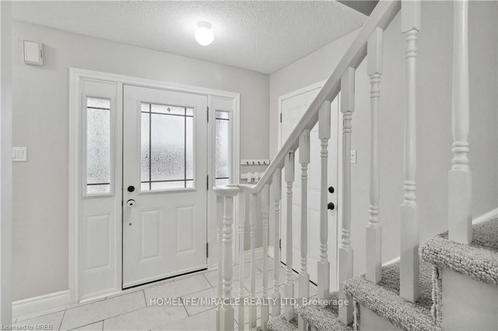 2245 Pathfinder Drive, Burlington, ON L7L 6L6 photo 4