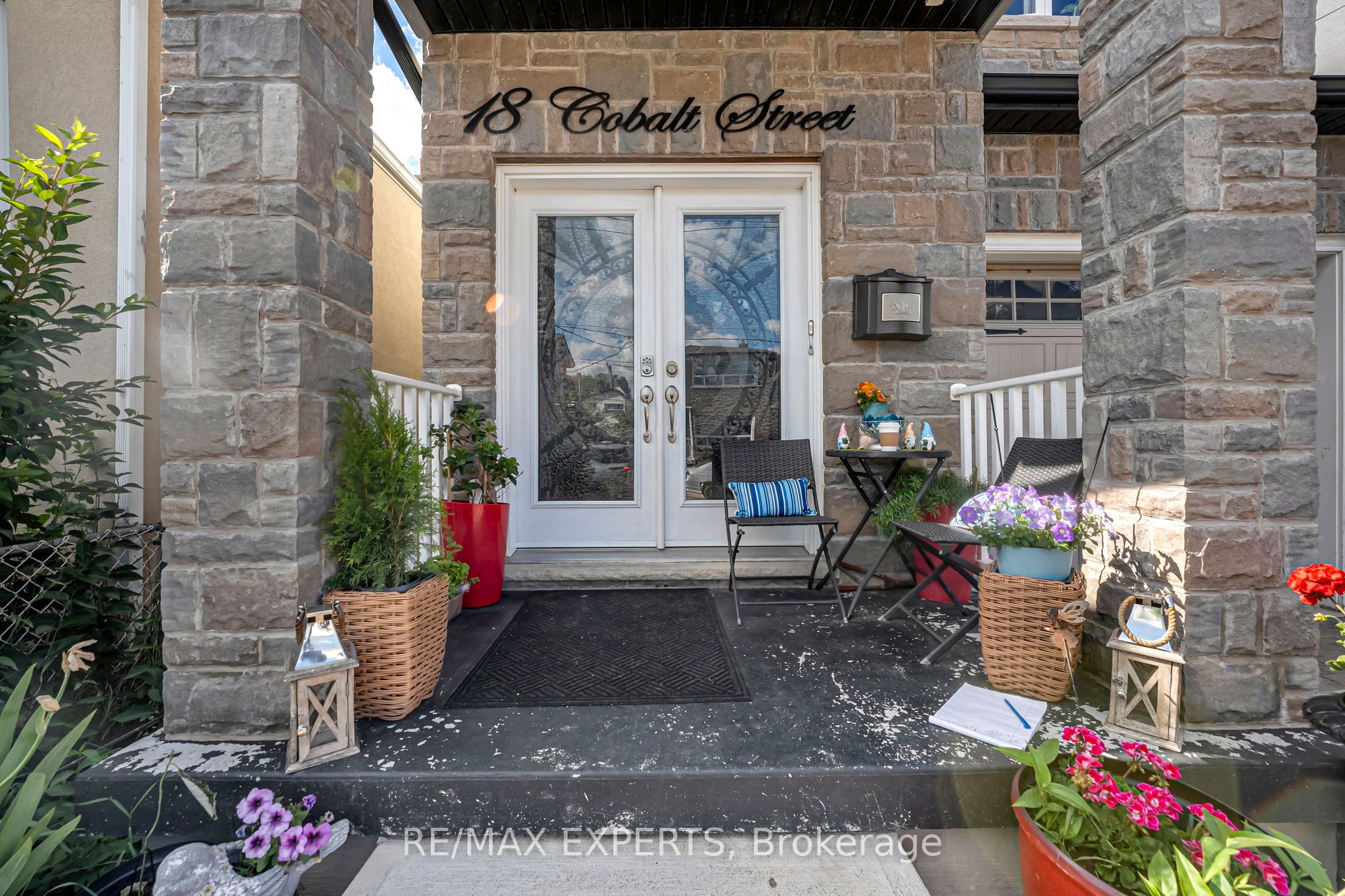 18 Cobalt Street, Toronto, ON M6M 2K2 photo 2