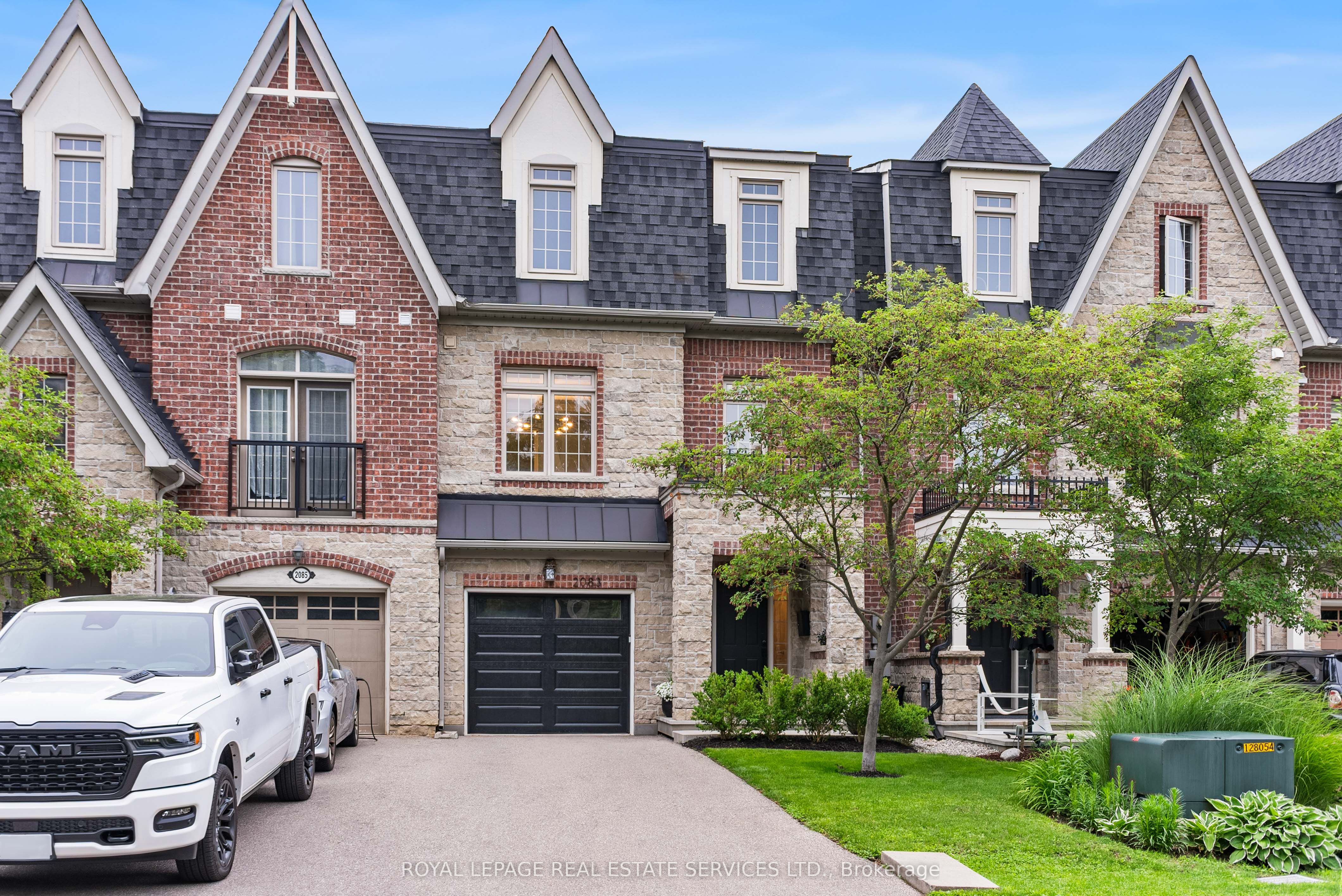 2083 Grange Drive, Mississauga, ON L5B 1P4