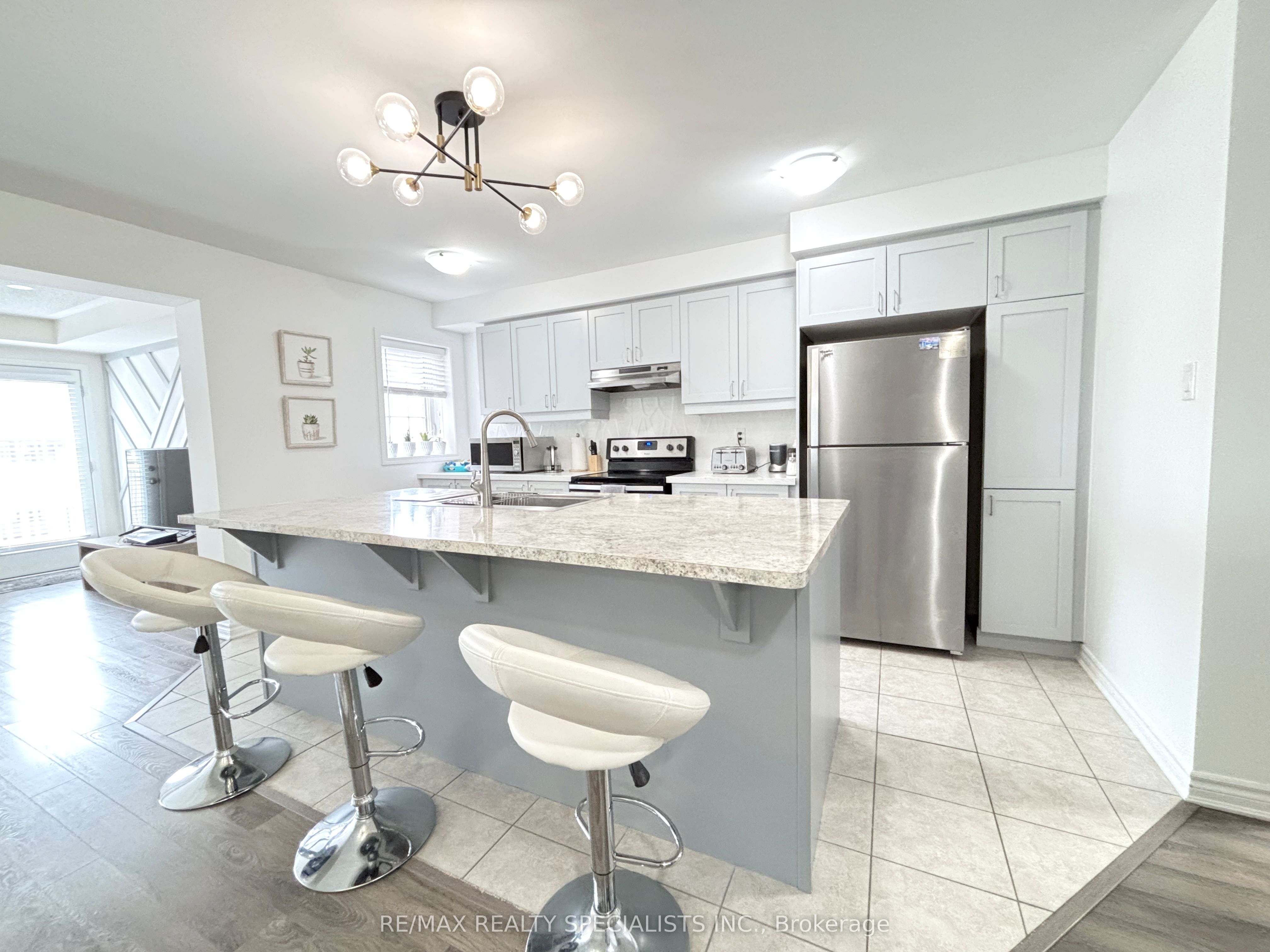 1578 Leblanc Court, Milton, ON L9E 0A3 photo 3