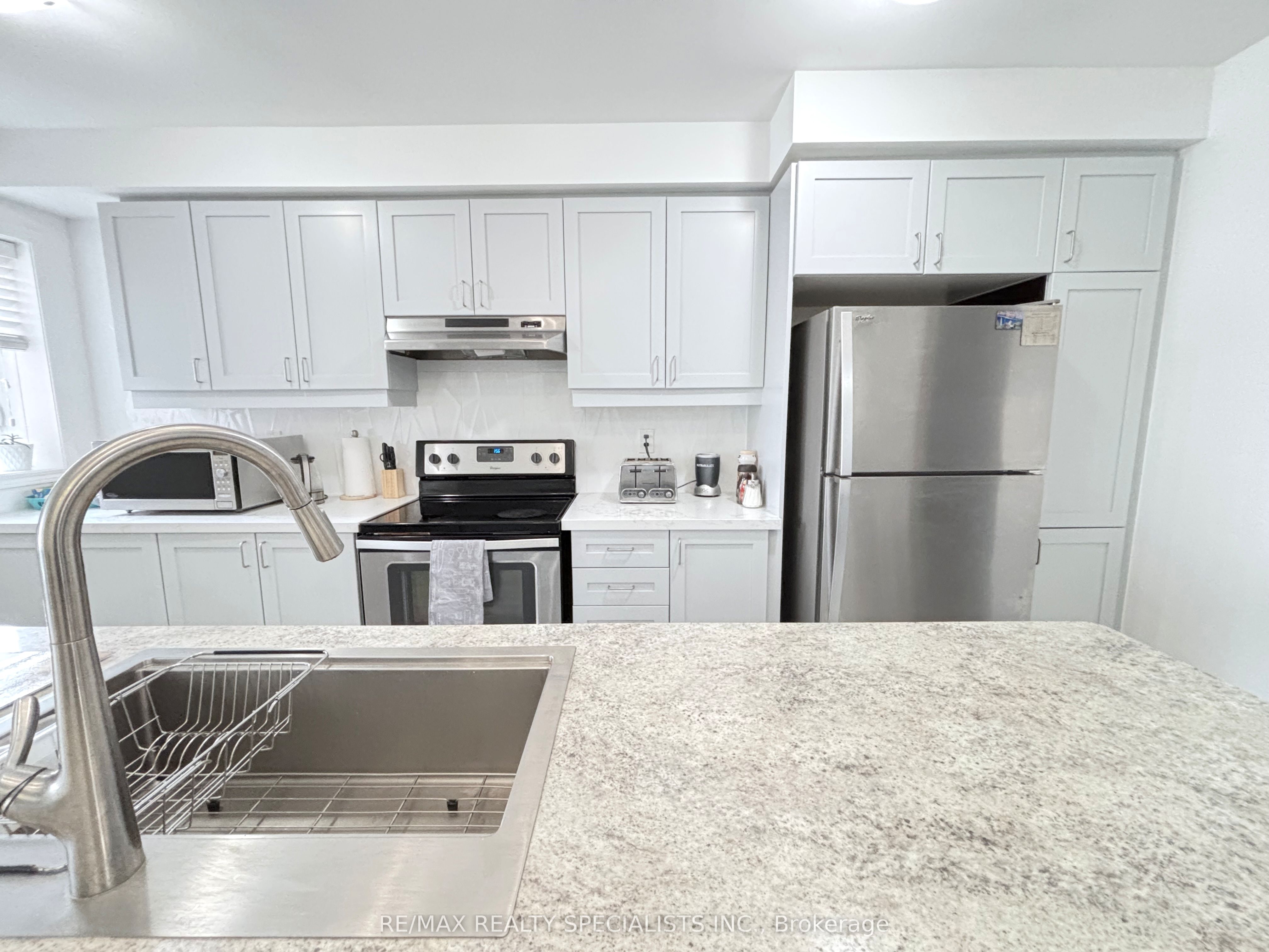 1578 Leblanc Court, Milton, ON L9E 0A3 photo 4