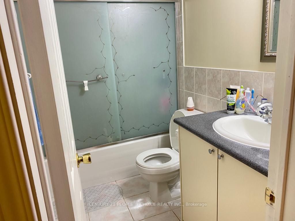 854 Knotty Pine Grove (Lower), Mississauga, ON L5W 1K2 photo 5