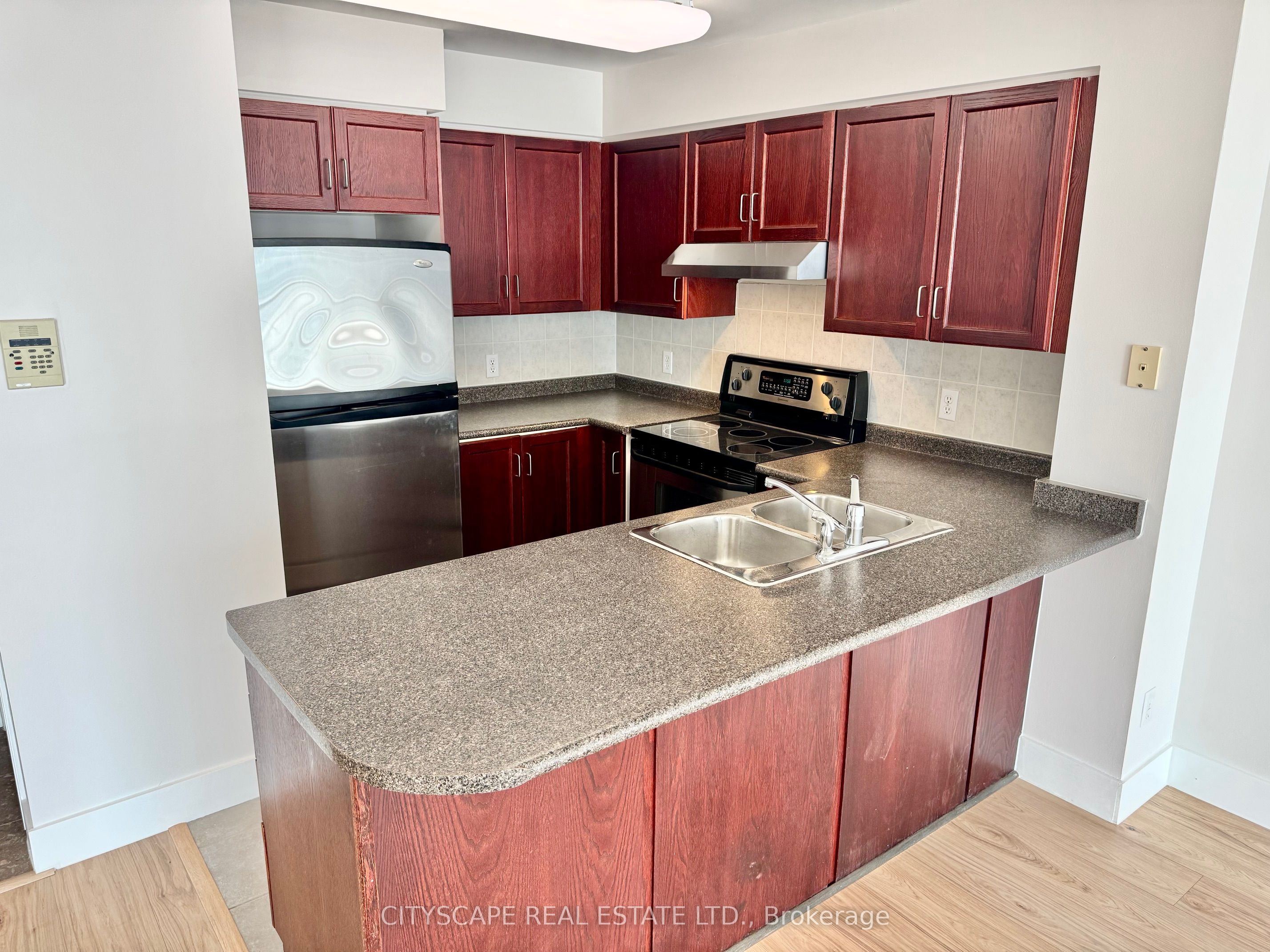156 Enfield Place #1606, Mississauga, ON L5B 4L8 photo 2