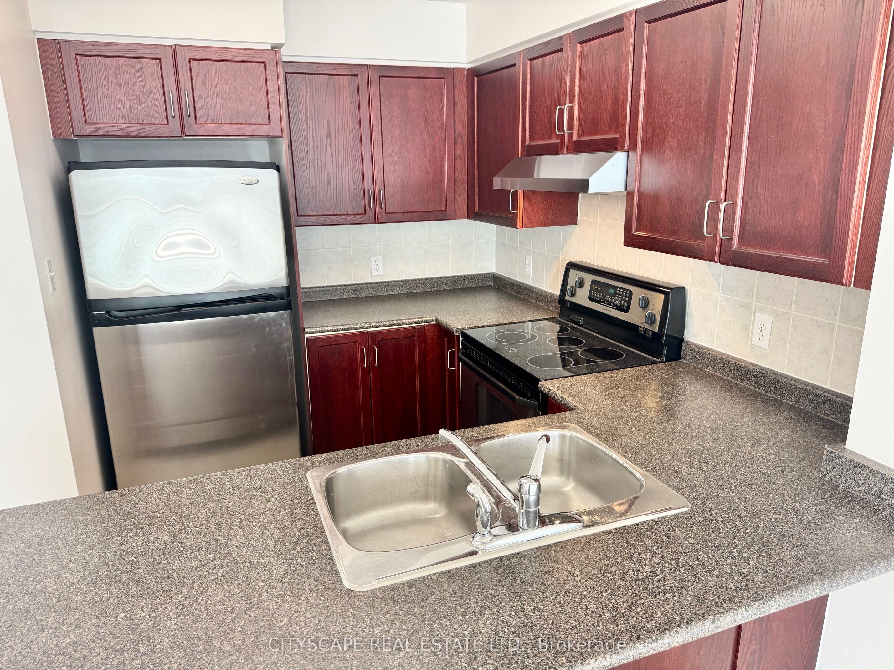 156 Enfield Place #1606, Mississauga, ON L5B 4L8 photo 3