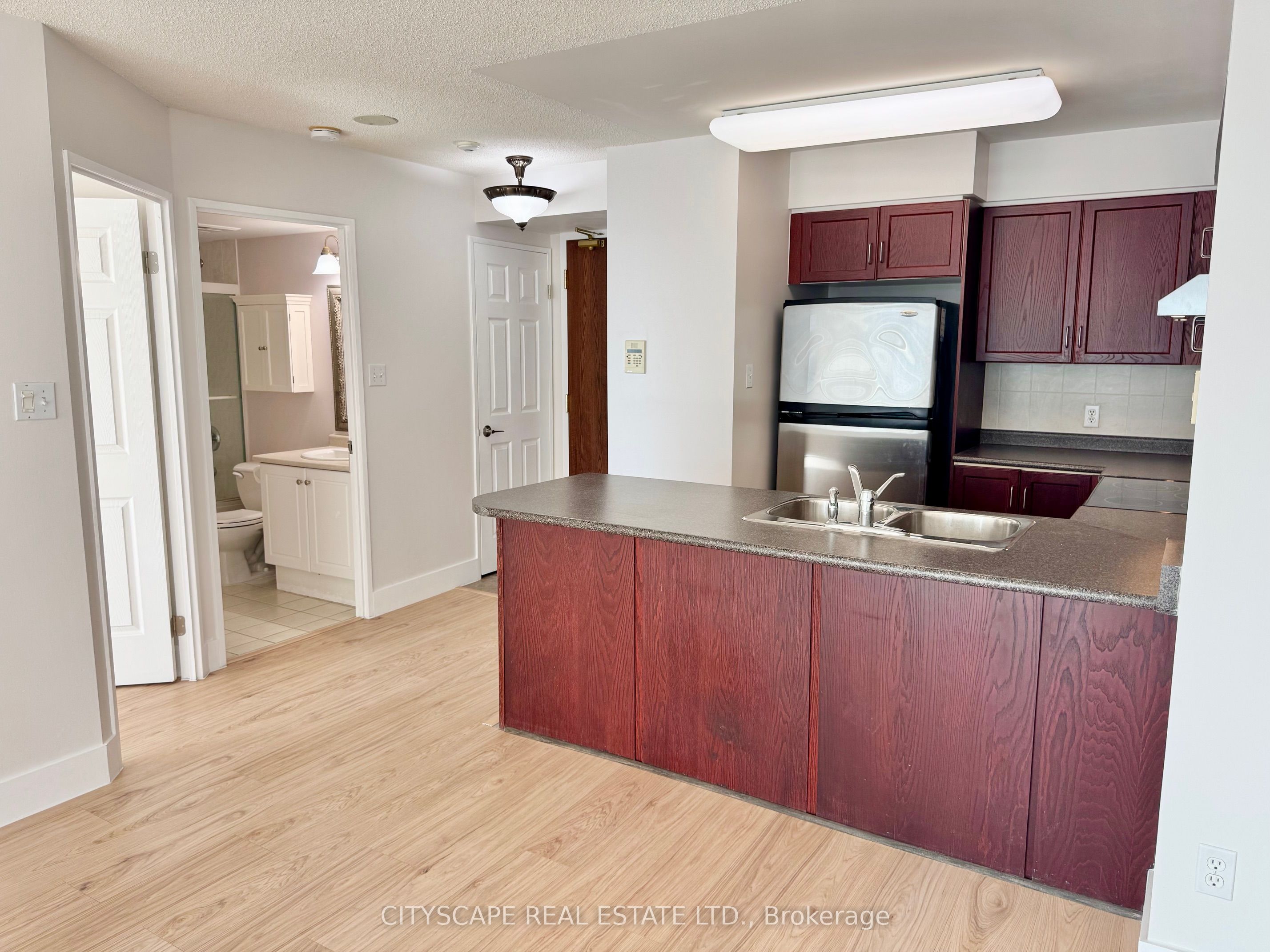 156 Enfield Place #1606, Mississauga, ON L5B 4L8 photo 4