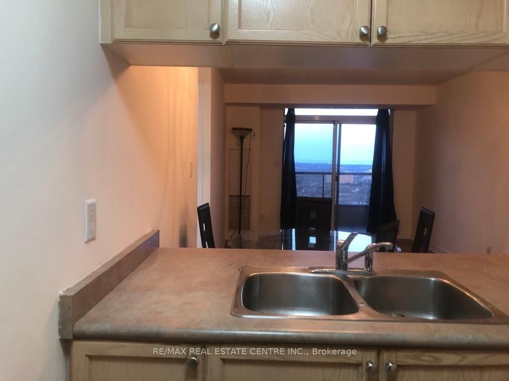 3880 Duke Of York Boulevard 2409, Mississauga, ON L5B 4M7 photo 3