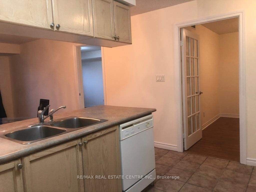 3880 Duke Of York Boulevard 2409, Mississauga, ON L5B 4M7 photo 4