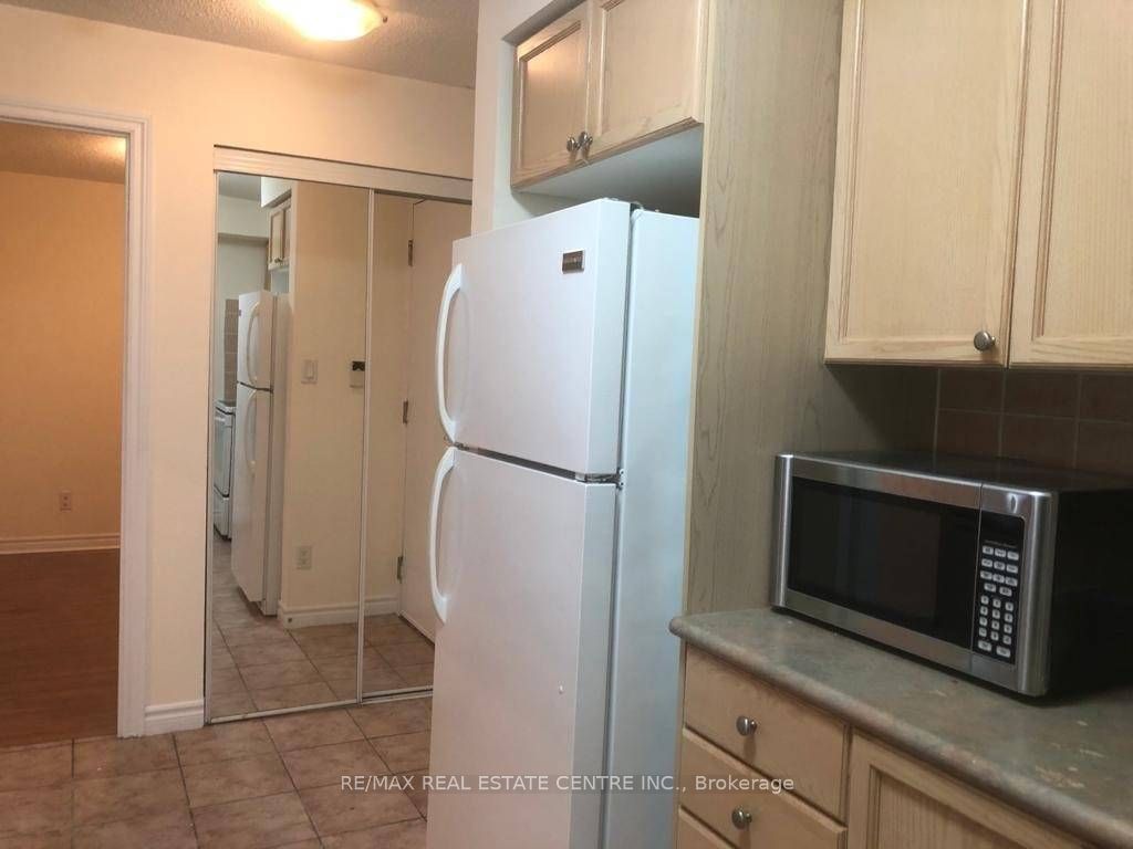 3880 Duke Of York Boulevard 2409, Mississauga, ON L5B 4M7 photo 5