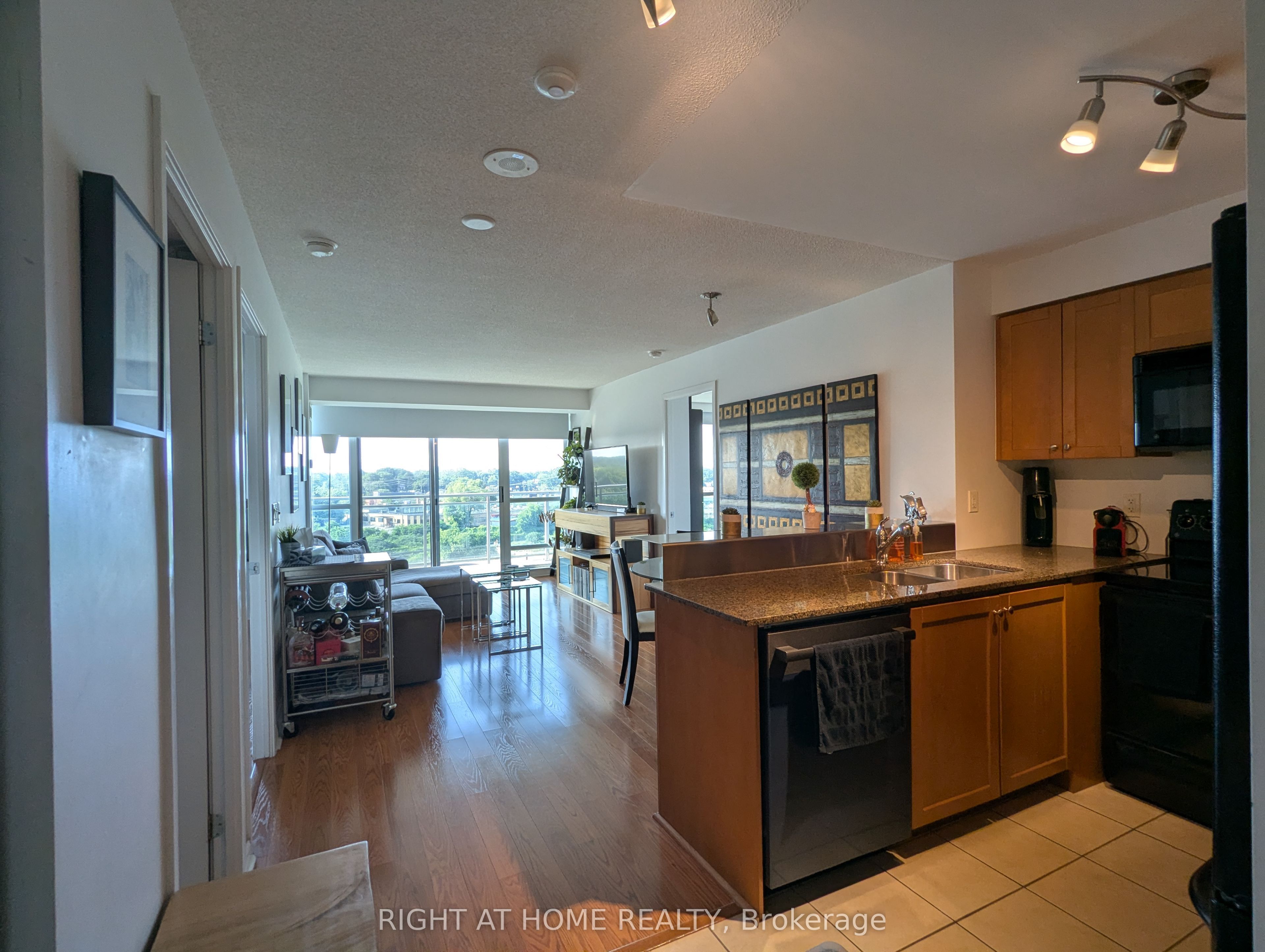 185 Legion Road N 904, Toronto, ON M8Y 0A1 photo 2