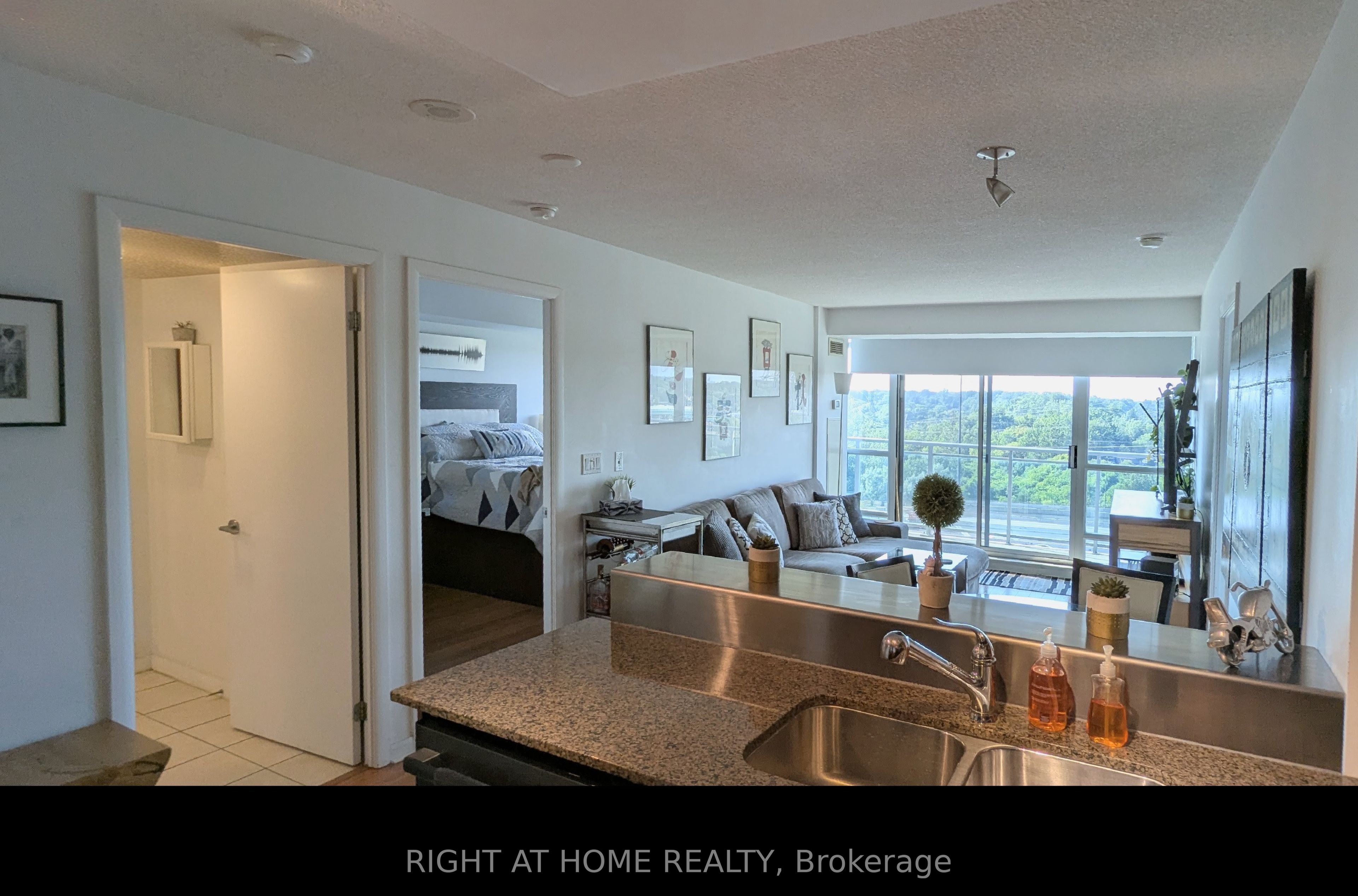 185 Legion Road N 904, Toronto, ON M8Y 0A1 photo 4