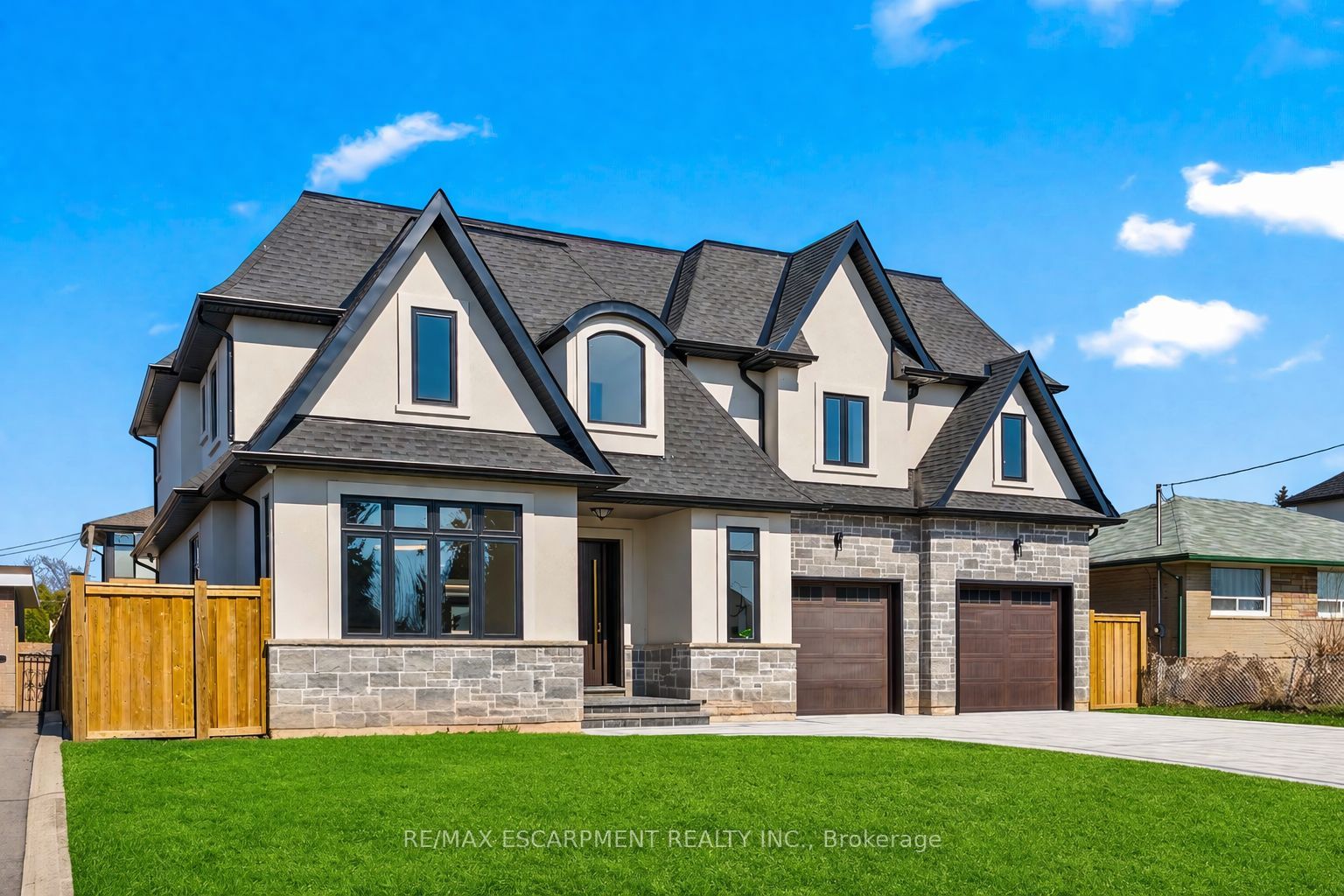 383 Wadsworth Street, Oakville, ON L6K 2A2 photo 2