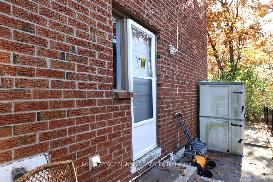 1414 Harmsworth Square, Oakville, ON L6H 3E7 photo 3