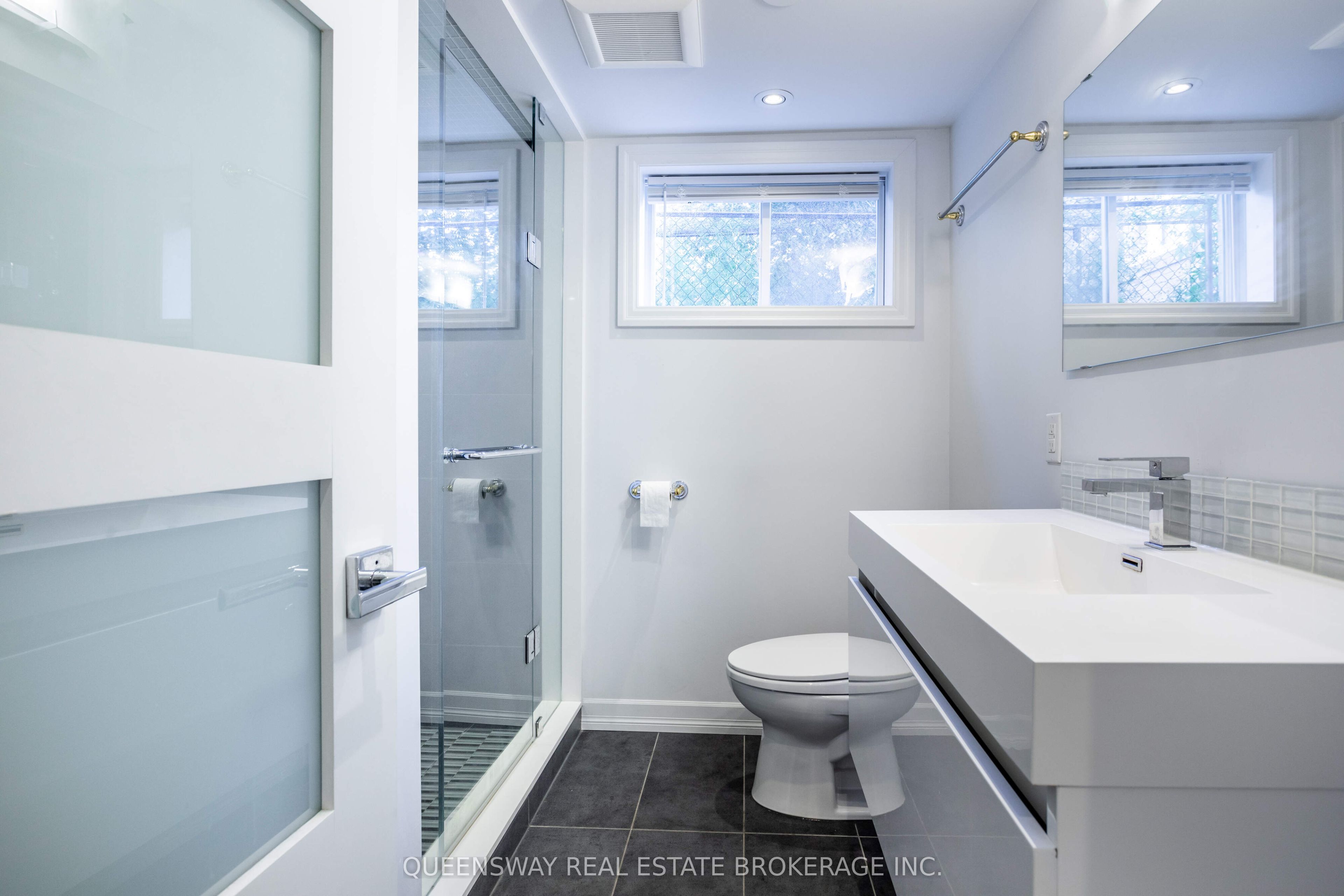 1222 Kipling Avenue, Toronto, ON M9B 3N1 photo 2