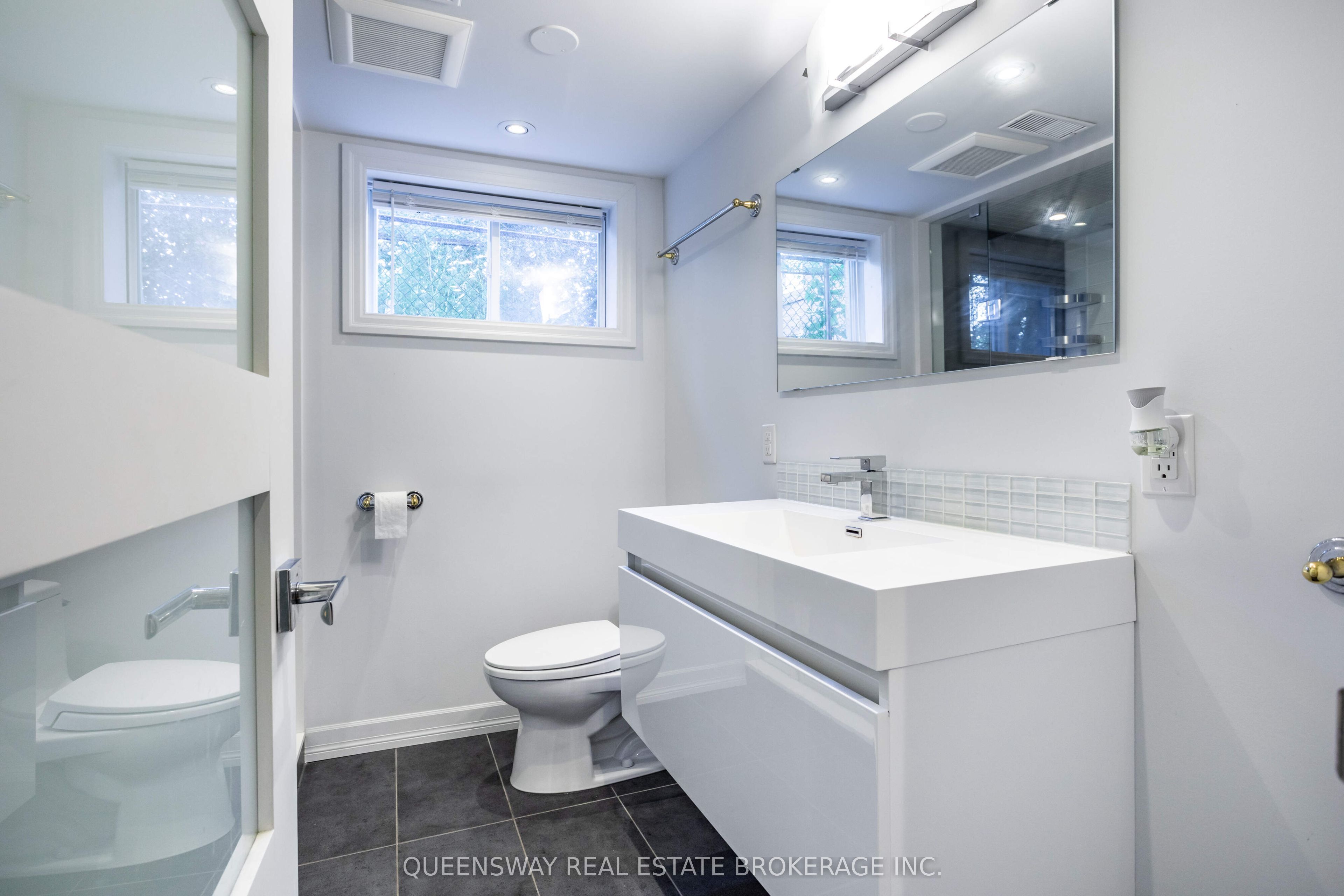 1222 Kipling Avenue, Toronto, ON M9B 3N1 photo 4