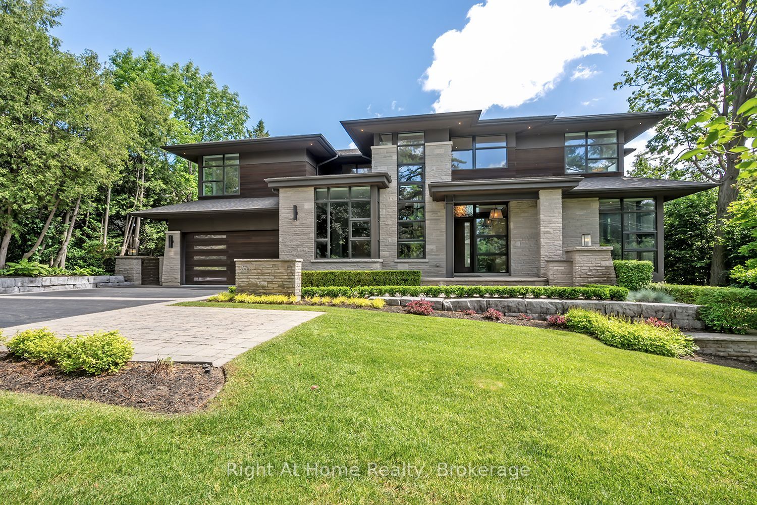 265 Maple Grove Drive W, Oakville, ON L6J 4V6 photo 2