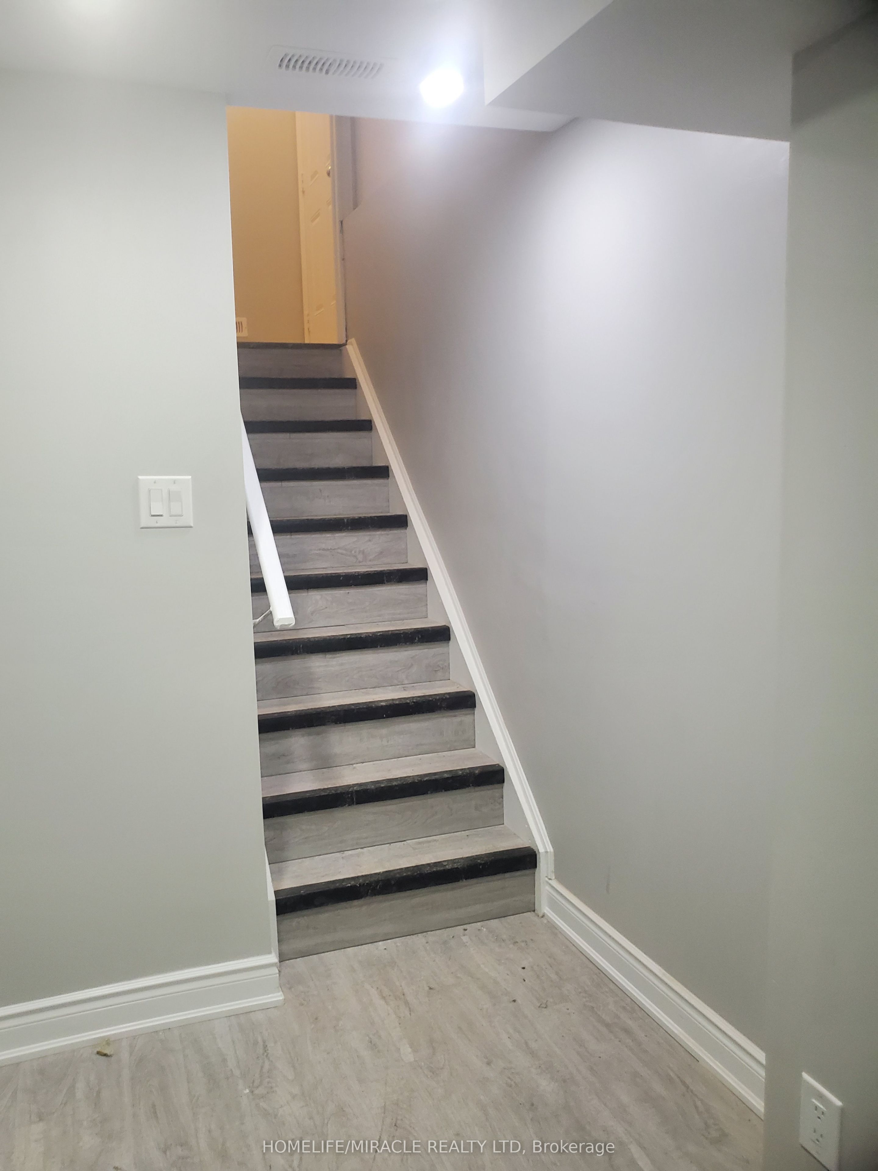 18 Bachelor Street, Brampton, ON L7A 4T6 photo 3