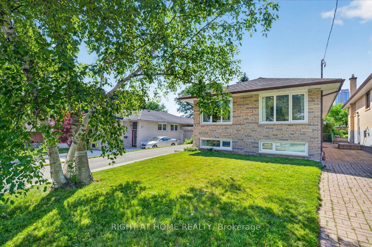 90 Renault Crescent, Toronto, ON M9P 1J6 photo 2