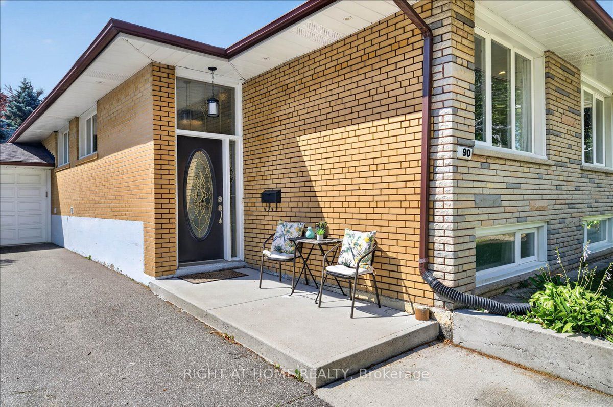 90 Renault Crescent, Toronto, ON M9P 1J6 photo 4