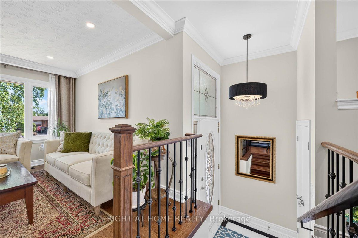 90 Renault Crescent, Toronto, ON M9P 1J6 photo 5