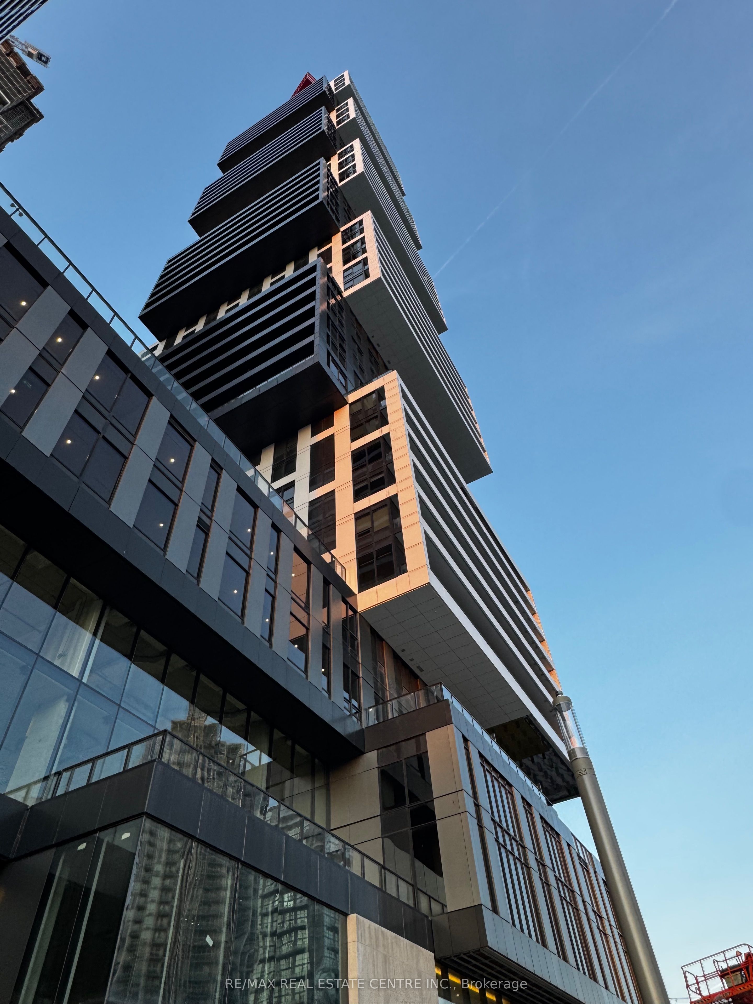 4015 The Exchange N/A 3707, Mississauga, ON L5B 0N9 photo 4