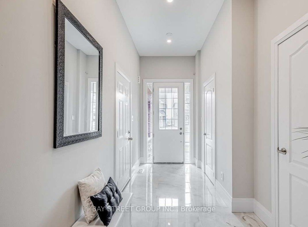 2096 Fiddlers Way, Oakville, ON L6M 0M5 photo 4
