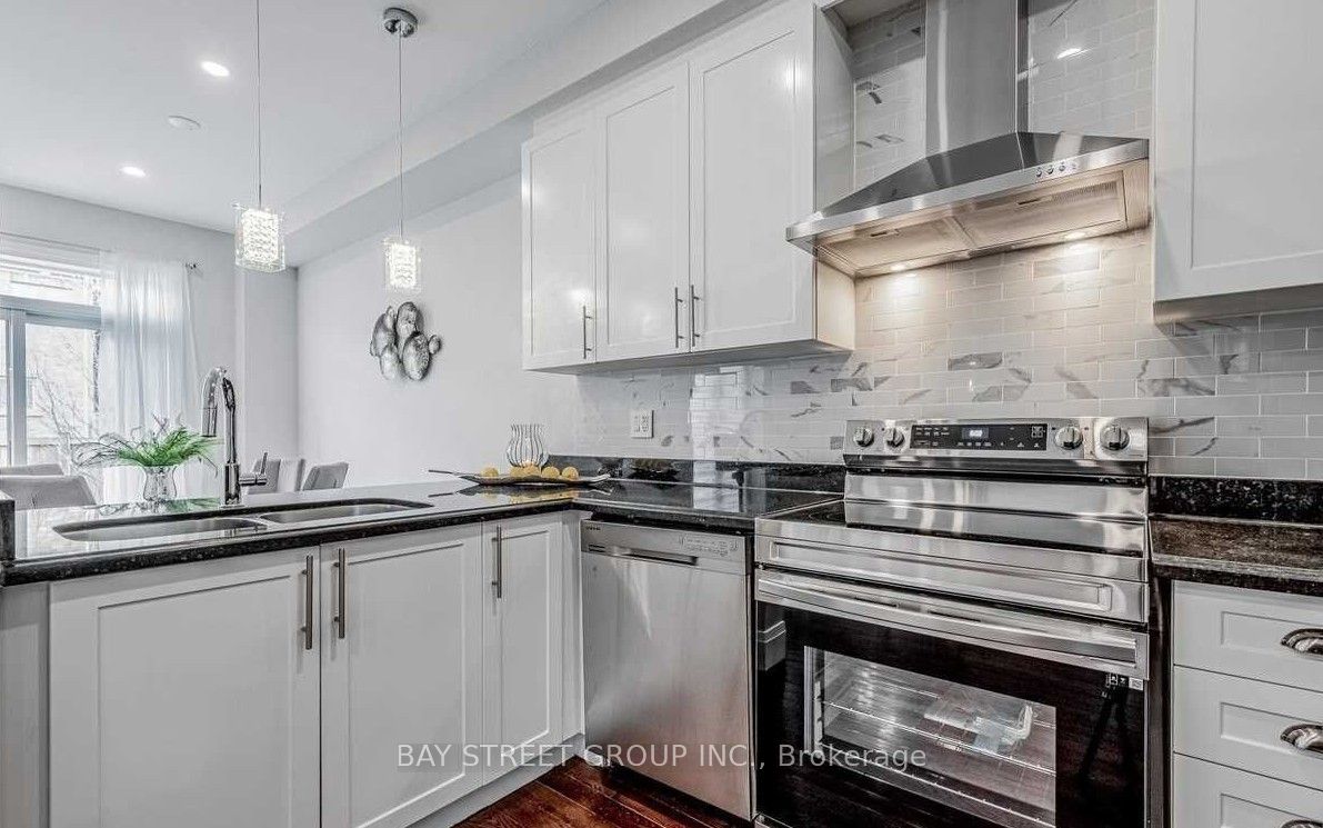 2096 Fiddlers Way, Oakville, ON L6M 0M5 photo 5