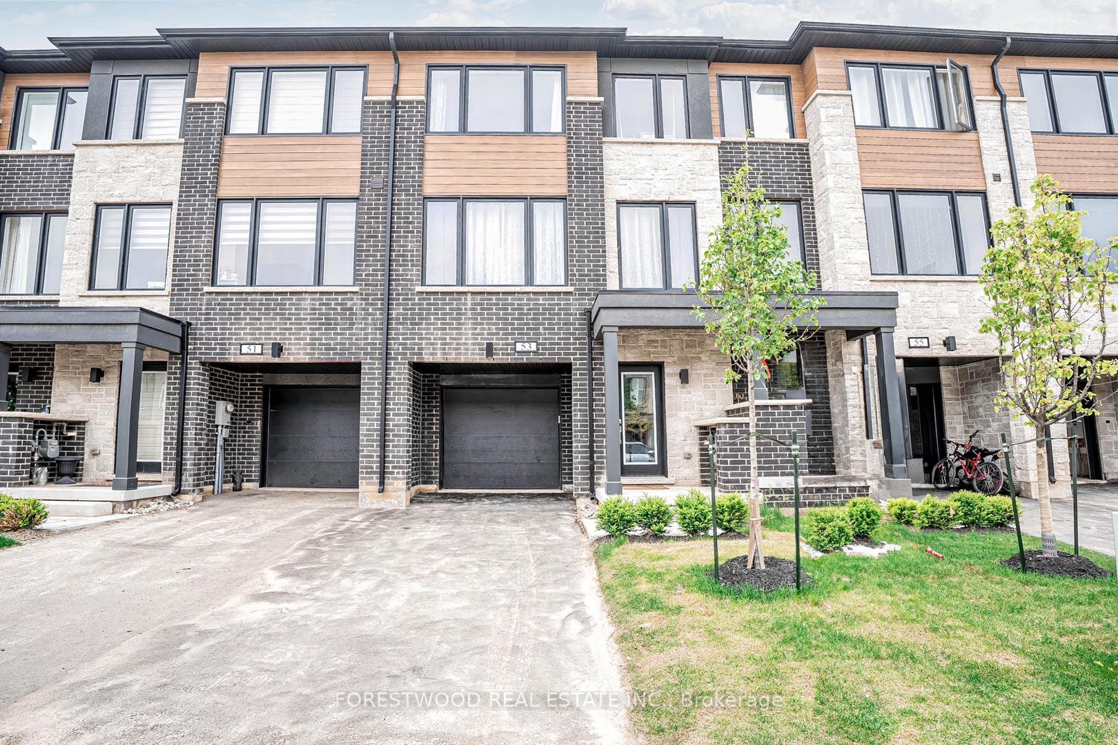53 Humberstone Drive, Halton Hills, ON L7G 0P6 photo 2