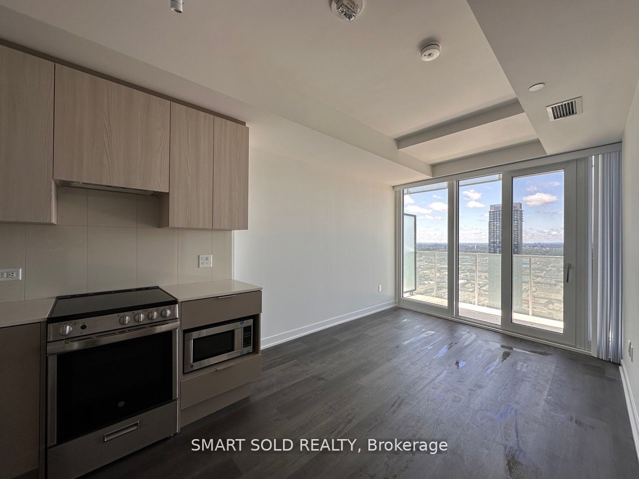 3900 Confederation Parkway 3405, Mississauga, ON L5B 0M3 photo 3