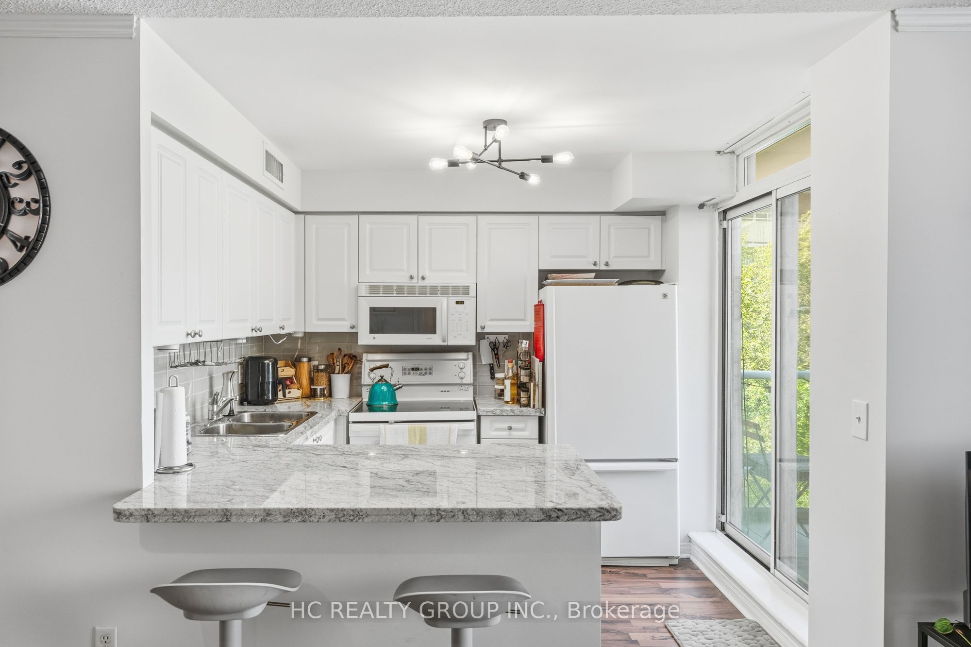 17 Michael Power Place 713, Toronto, ON M9A 5G5 photo 5