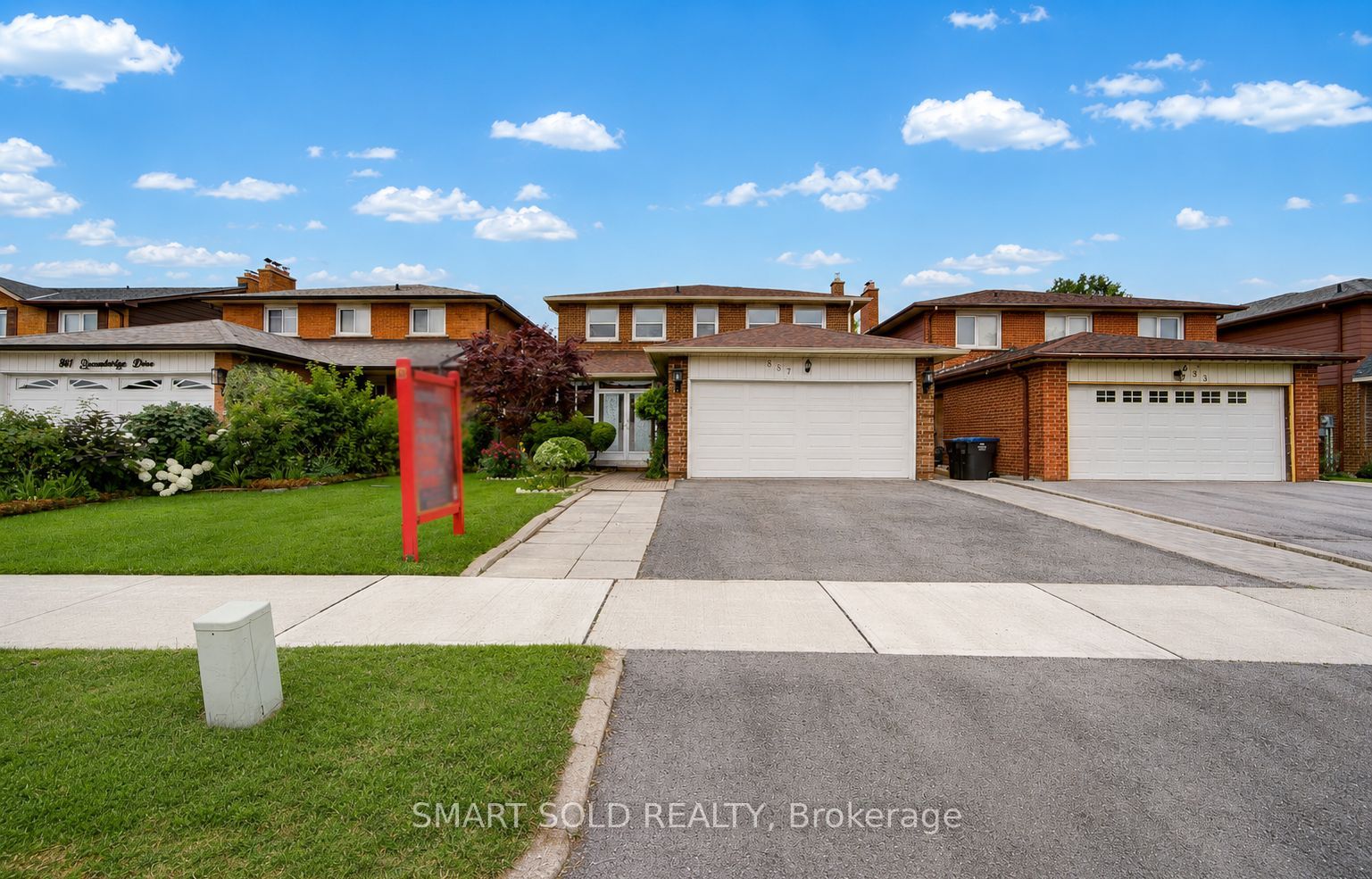837 Queensbridge Drive, Mississauga, ON L5C 3K3 photo 5