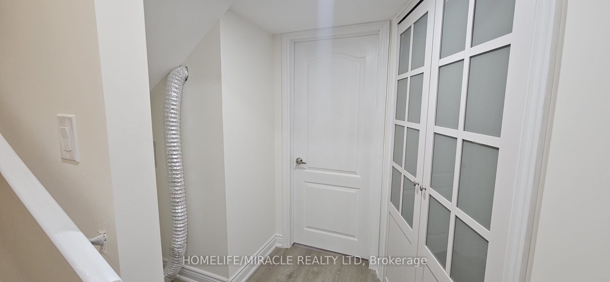 5911 Saigon Street, Mississauga, ON L5V 0E9 photo 5