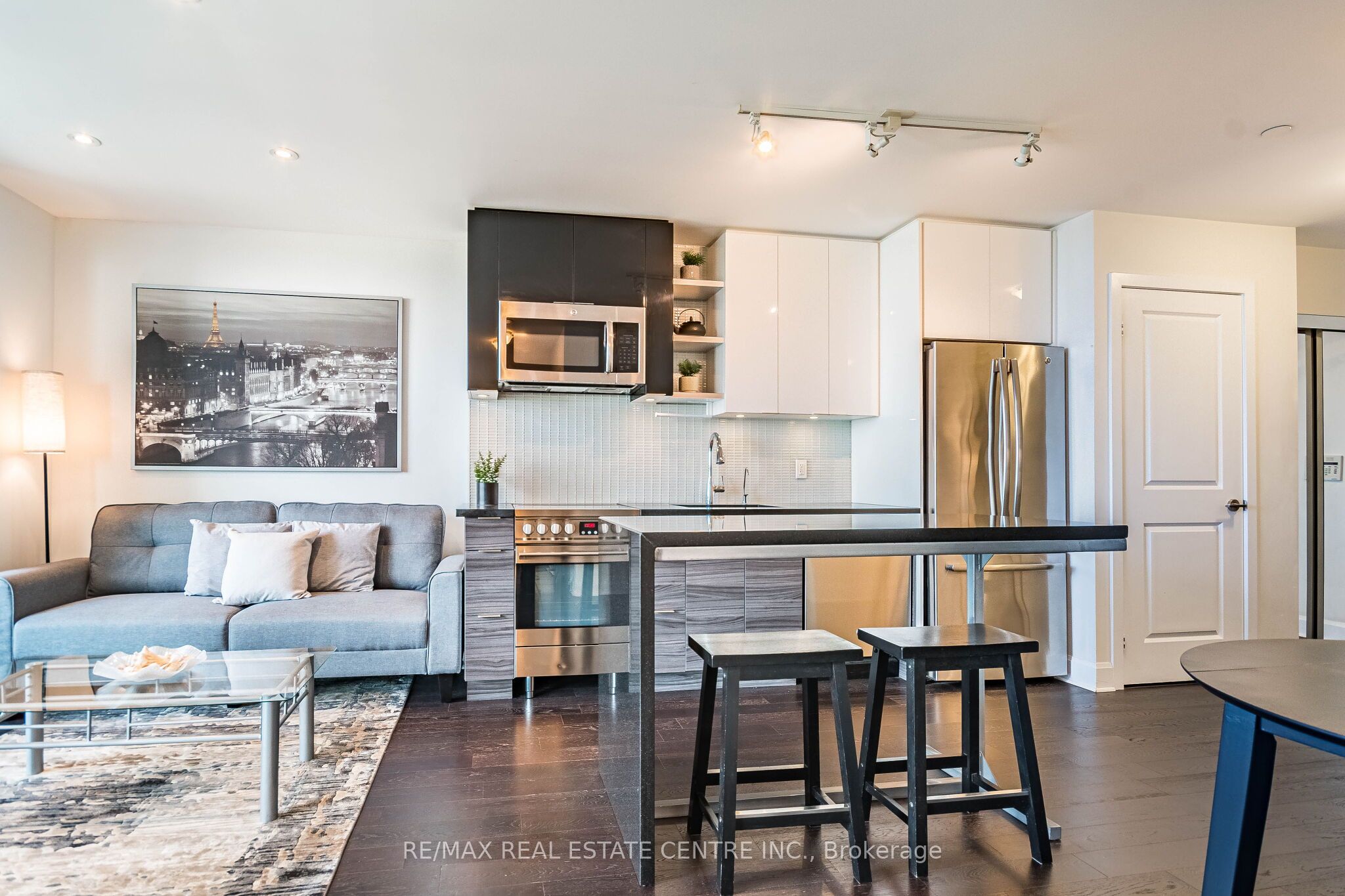 33 Shore Breeze Drive 2102, Toronto, ON M8V 0G1