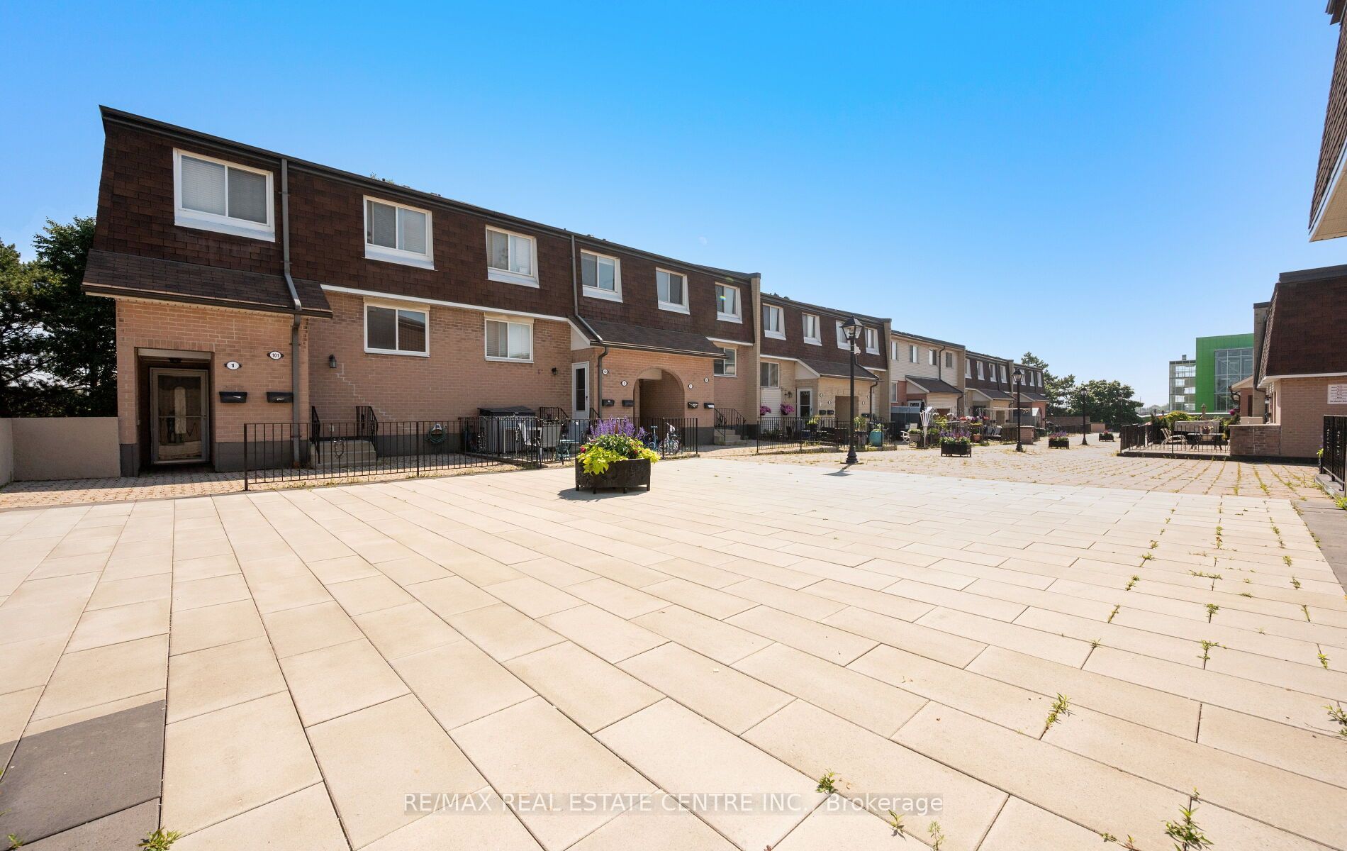 2170 Bromsgrove Road 2, Mississauga, ON L5J 4J2 photo 3