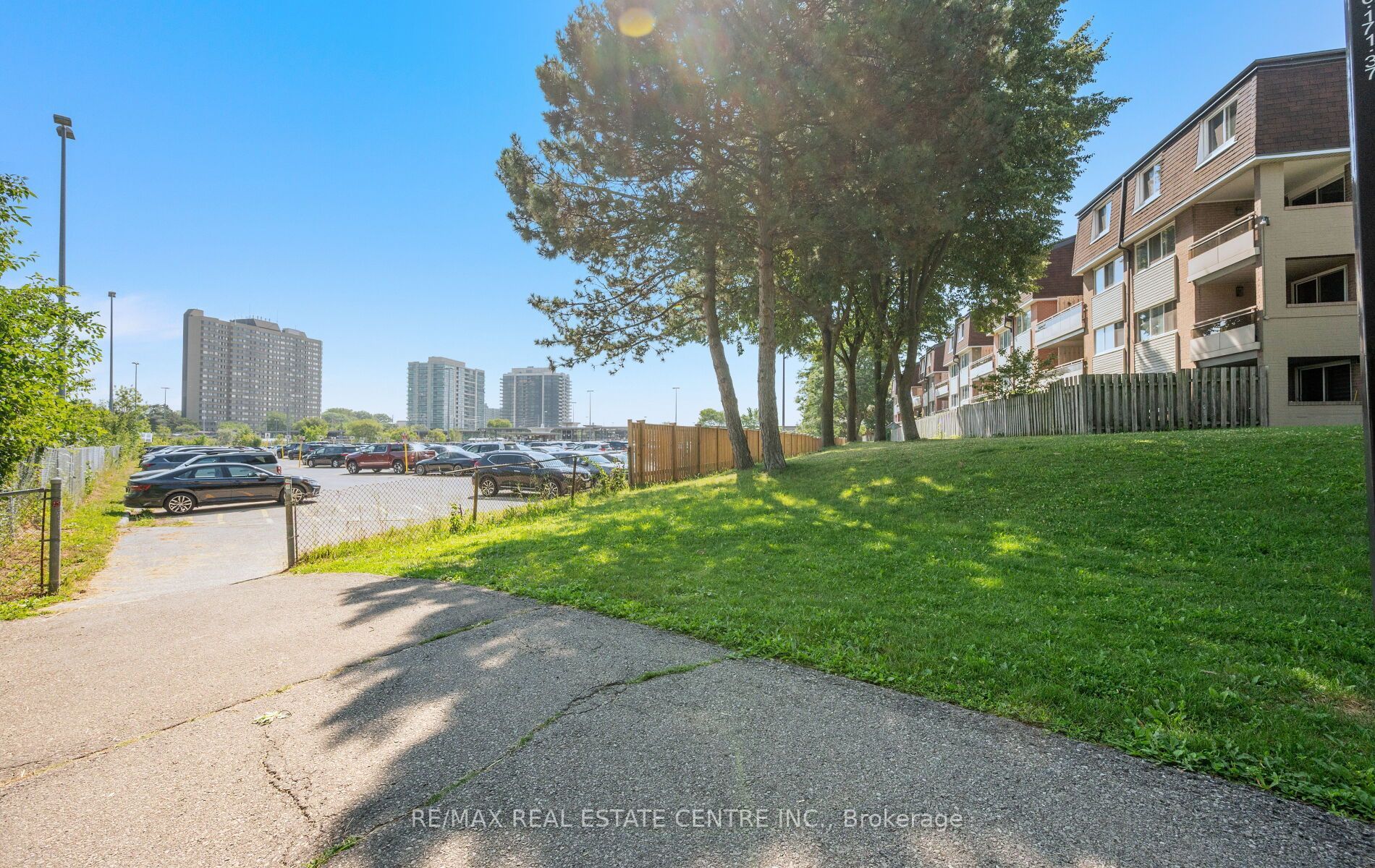 2170 Bromsgrove Road 2, Mississauga, ON L5J 4J2 photo 4