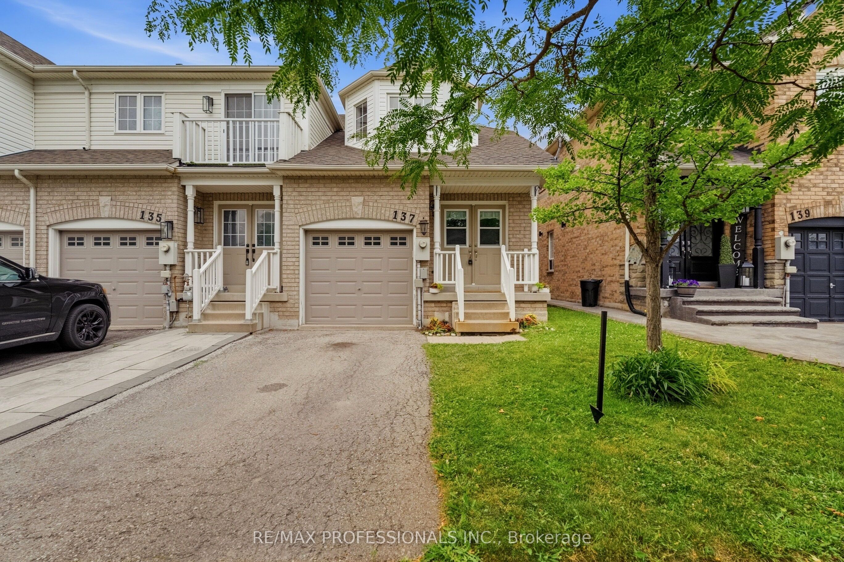 137 Dominion Gardens Drive, Halton Hills, ON L7G 6B6 photo 2