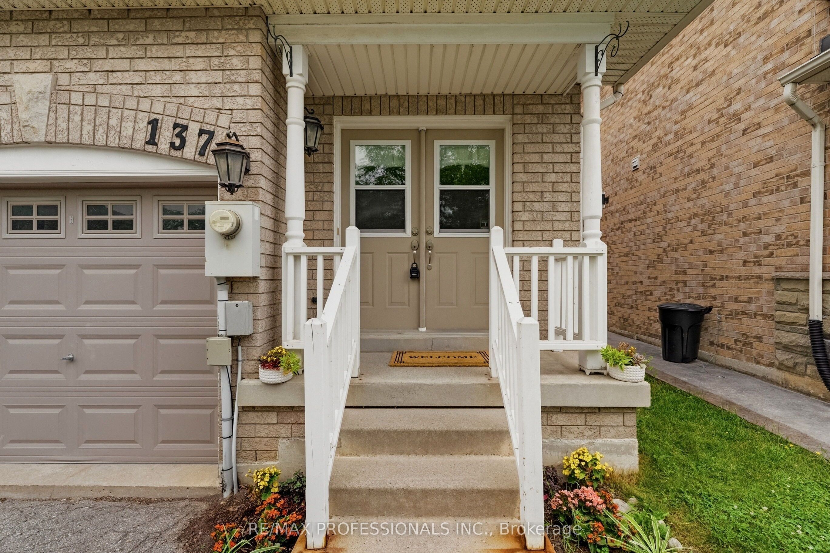 137 Dominion Gardens Drive, Halton Hills, ON L7G 6B6 photo 3