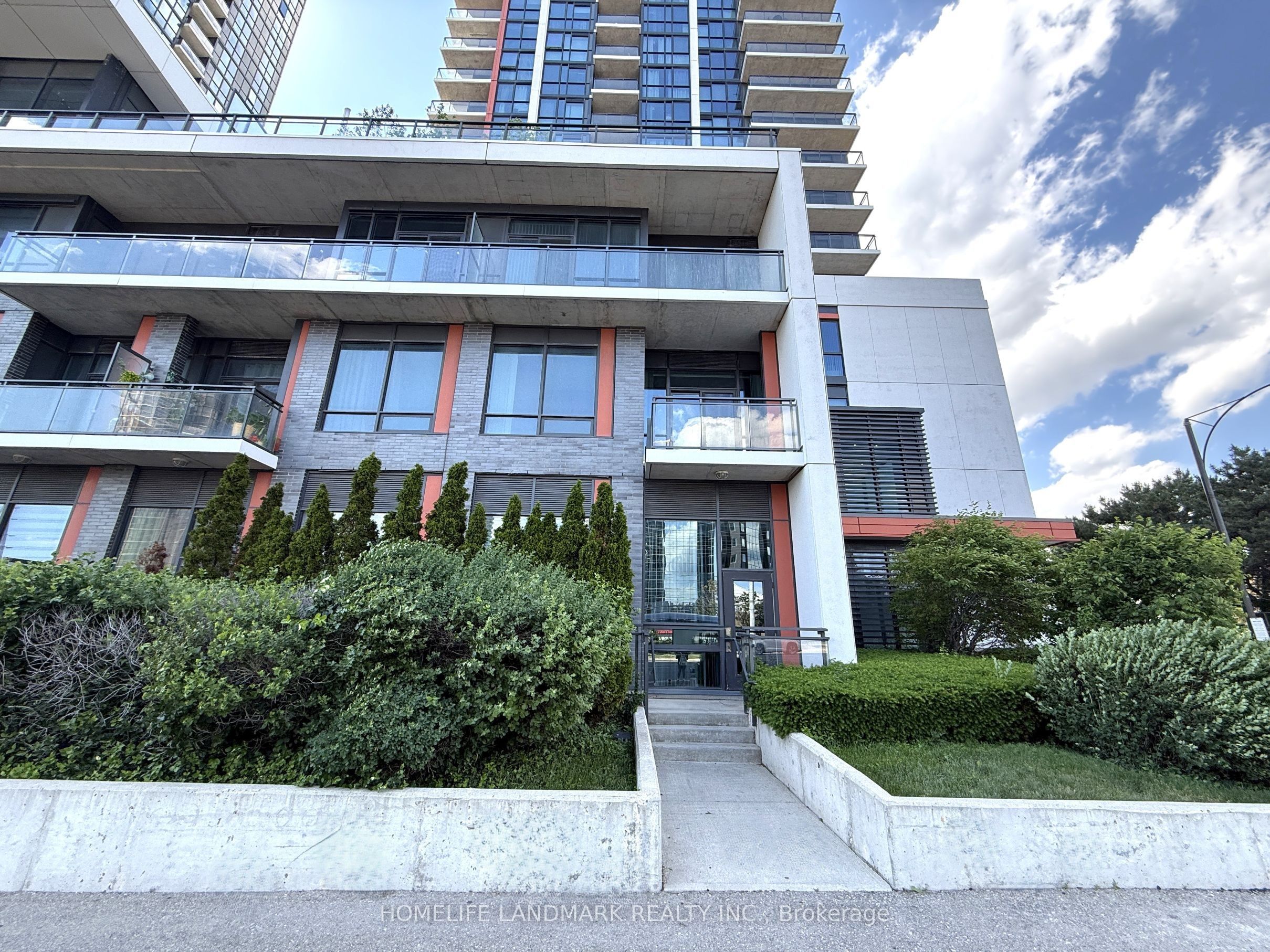 55 Eglinton Avenue W 109, Mississauga, ON L5R 3P5