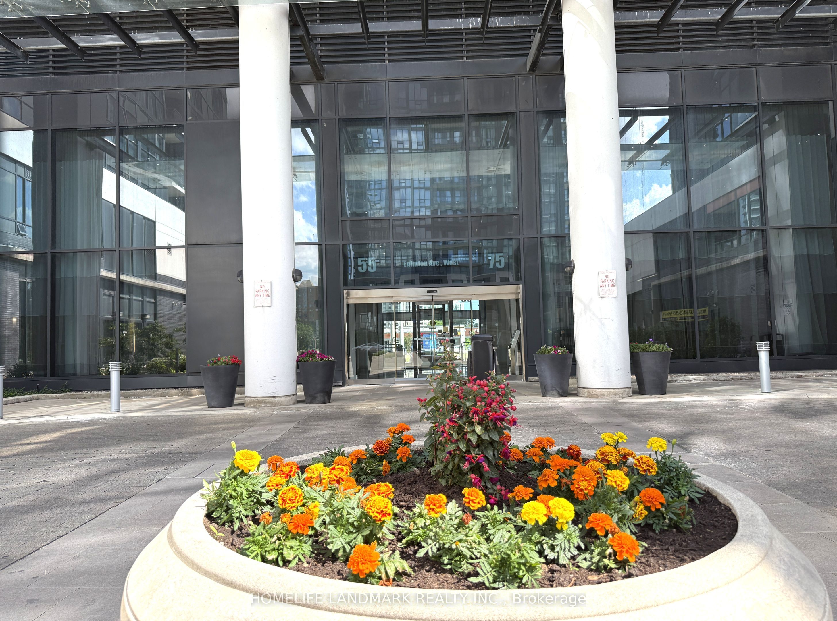 55 Eglinton Avenue W 109, Mississauga, ON L5R 3P5 photo 3