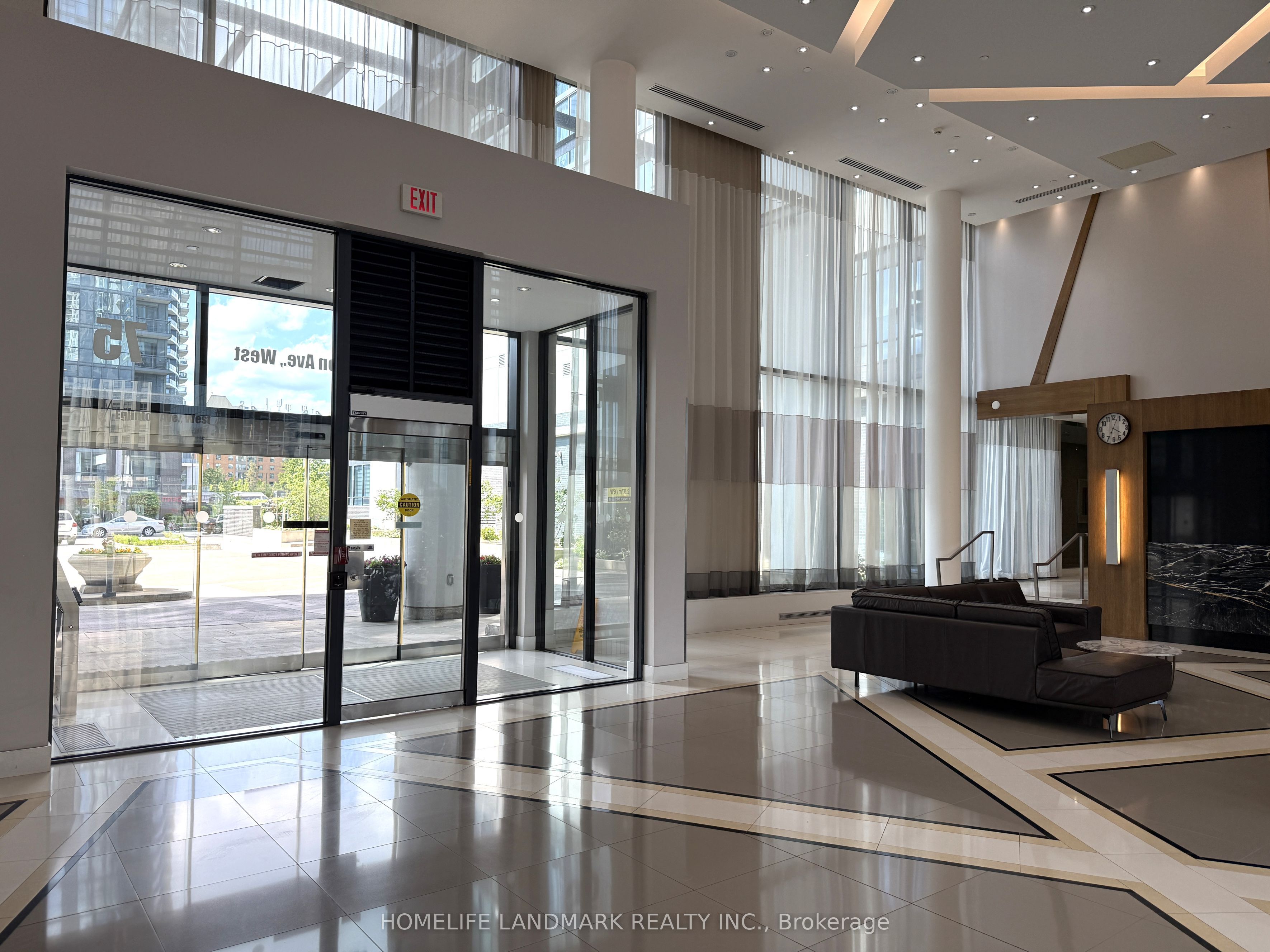 55 Eglinton Avenue W 109, Mississauga, ON L5R 3P5 photo 4