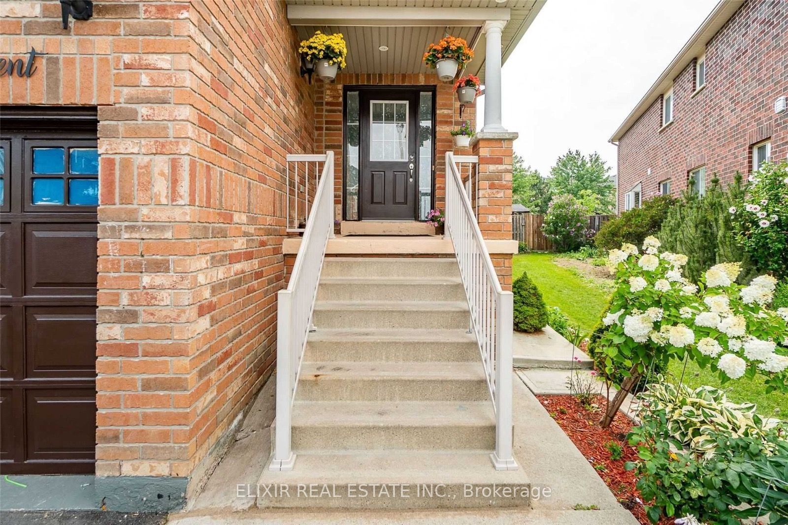 29 Timbertop Crescent Upper Level, Brampton, ON L6R 3J1 photo 2