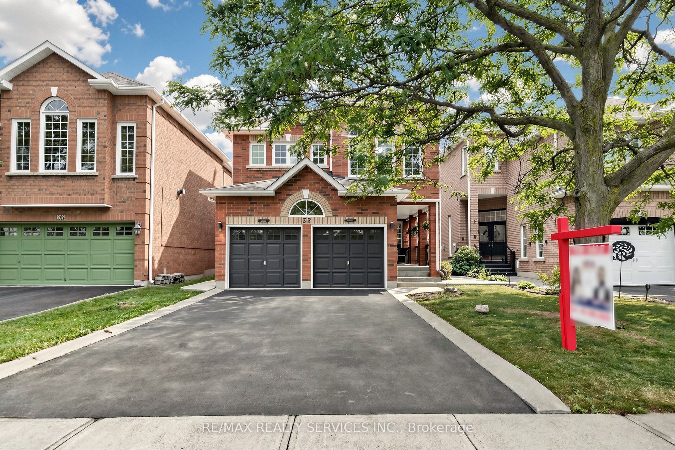 32 Hillpath Crescent, Brampton, ON L6Z 4T9 photo 3