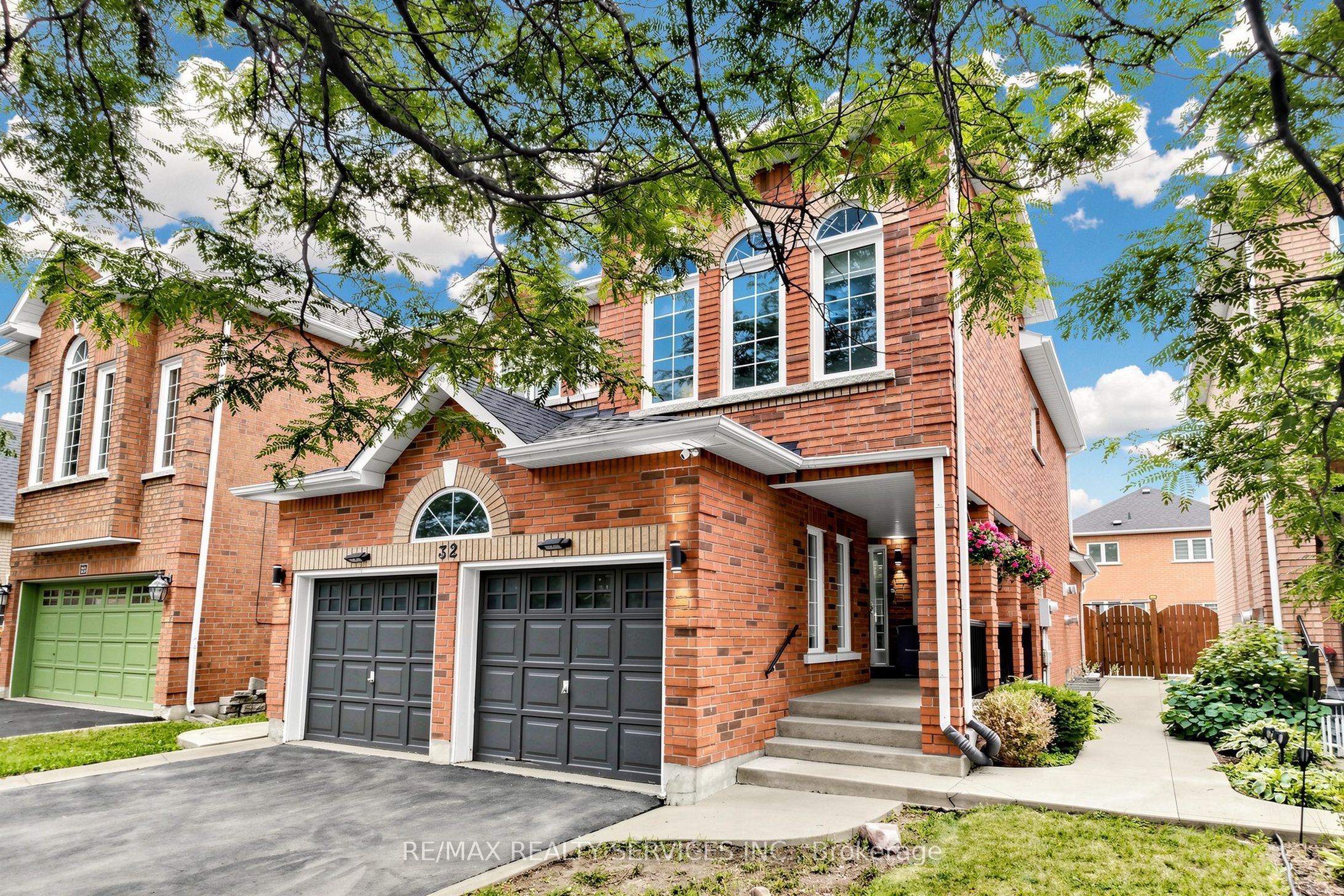 32 Hillpath Crescent, Brampton, ON L6Z 4T9 photo 4