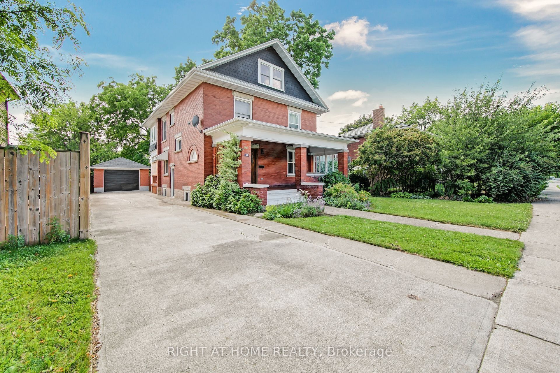 30 Willow Street N, Halton Hills, ON L7J 1Z7