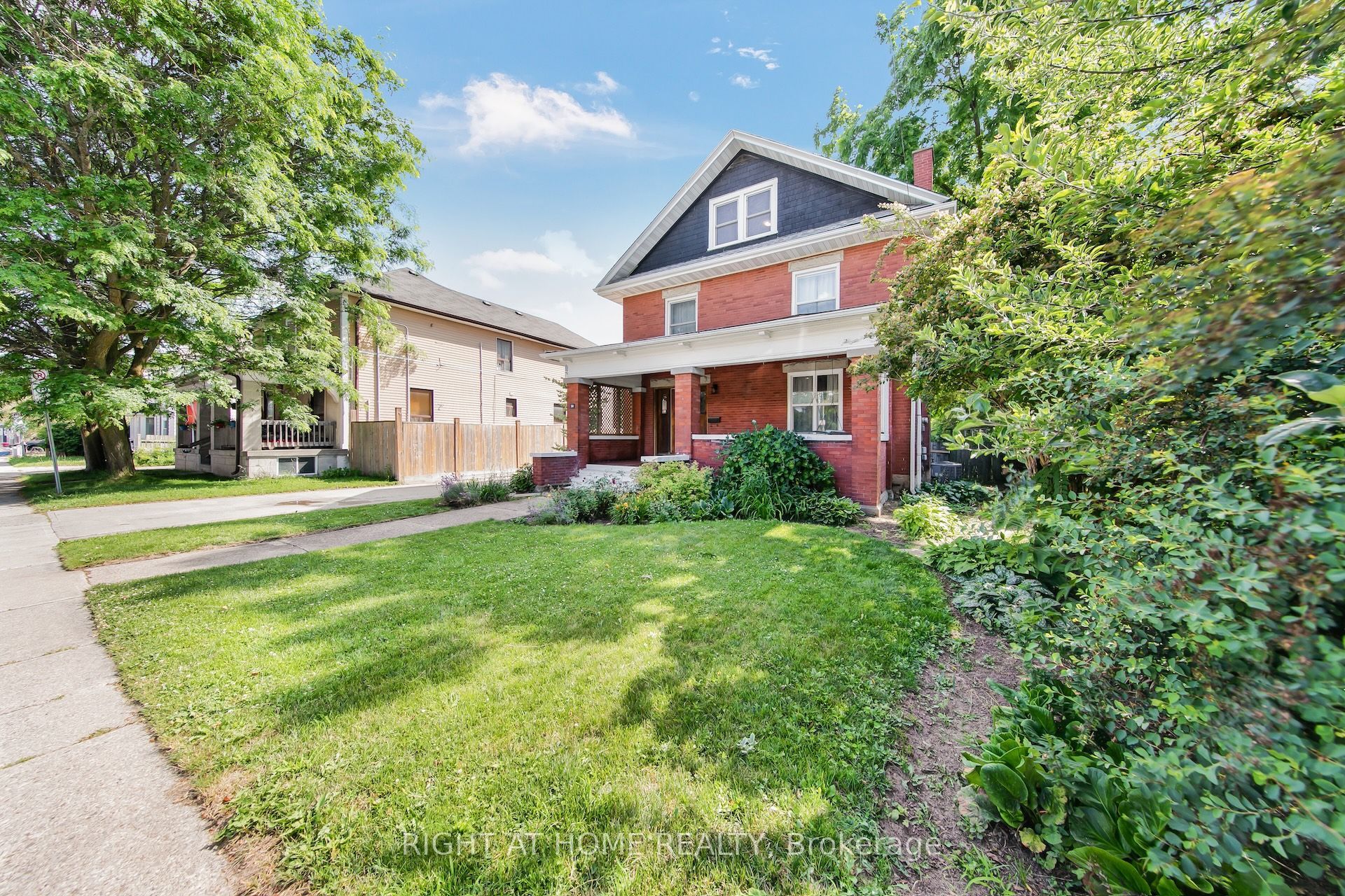 30 Willow Street N, Halton Hills, ON L7J 1Z7 photo 3