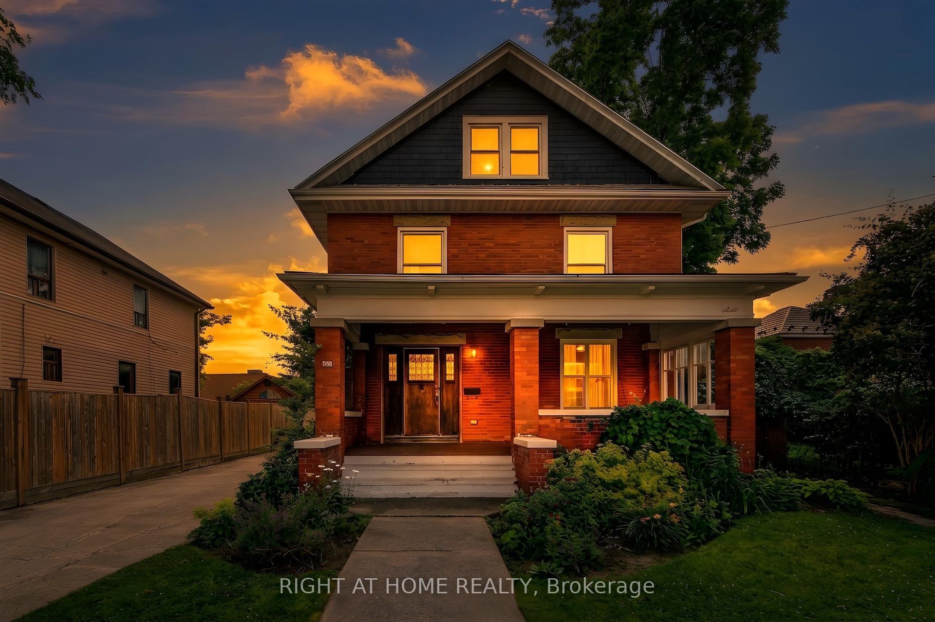 30 Willow Street N, Halton Hills, ON L7J 1Z7 photo 4